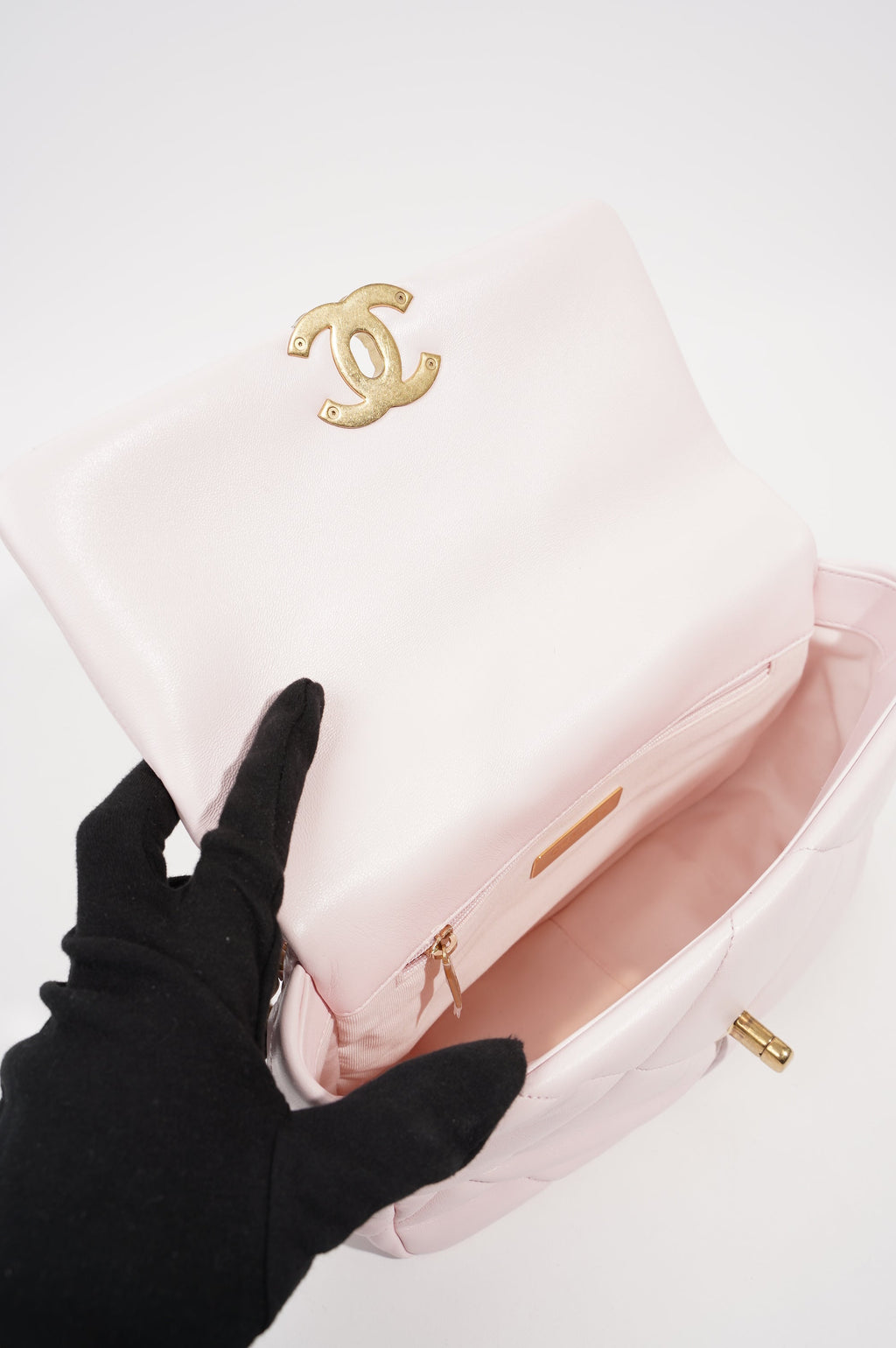 Chanel Womens 19 Flap Bag Medium