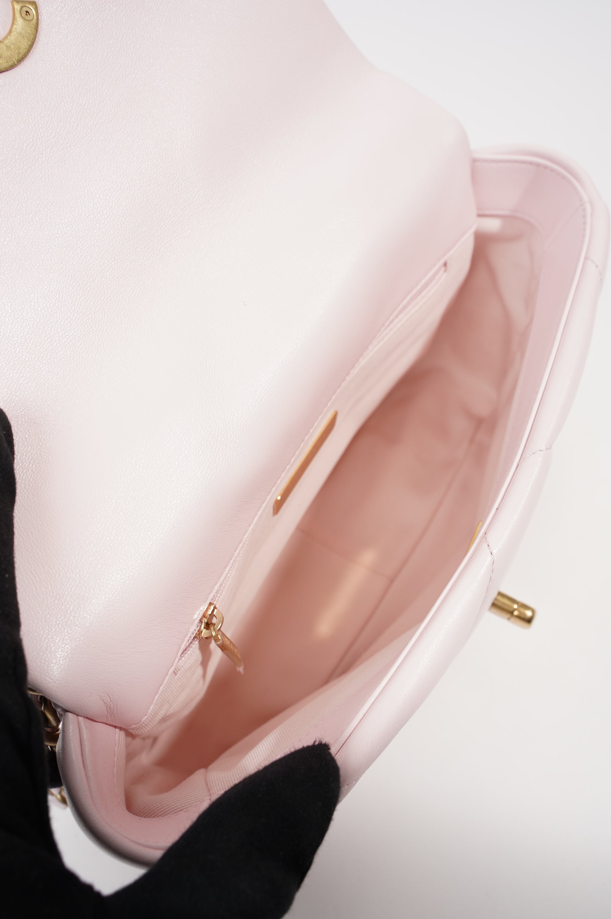 Chanel Womens 19 Flap Bag Medium