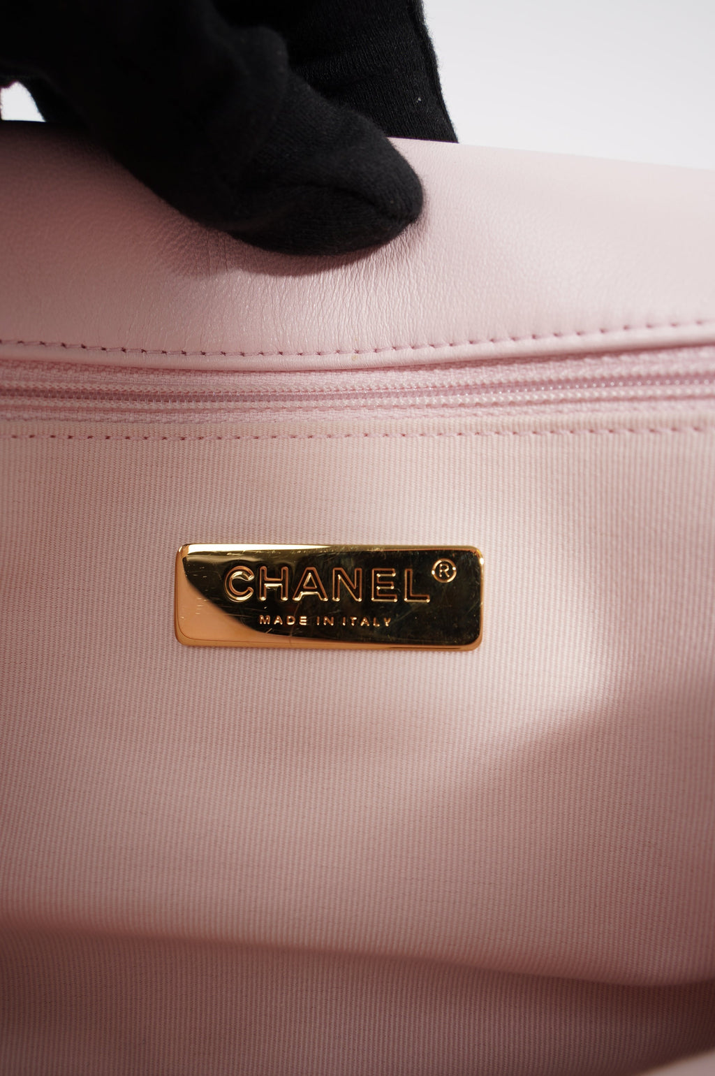 Chanel Womens 19 Flap Bag Medium