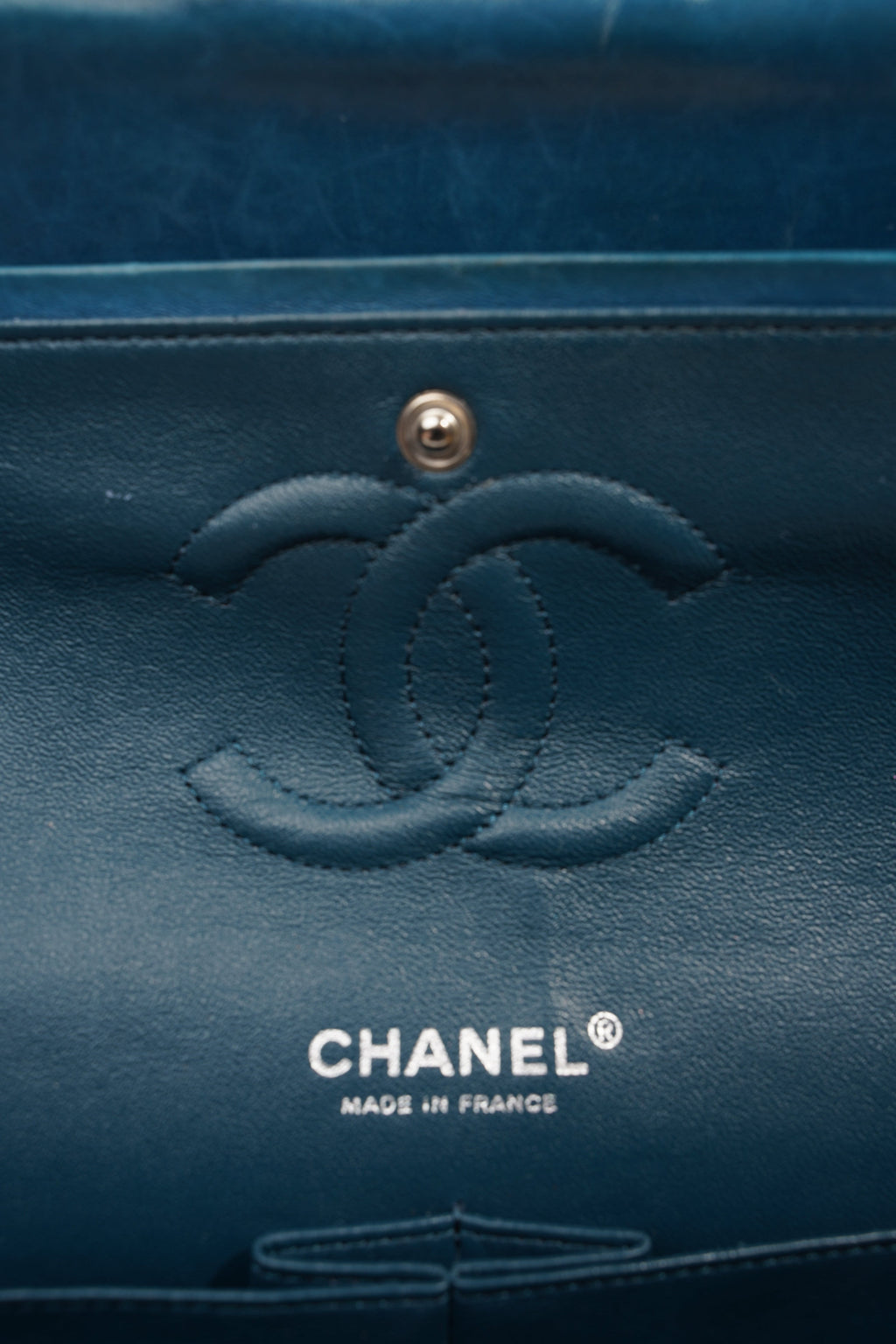 Chanel Womens Classic Flap Bag Medium