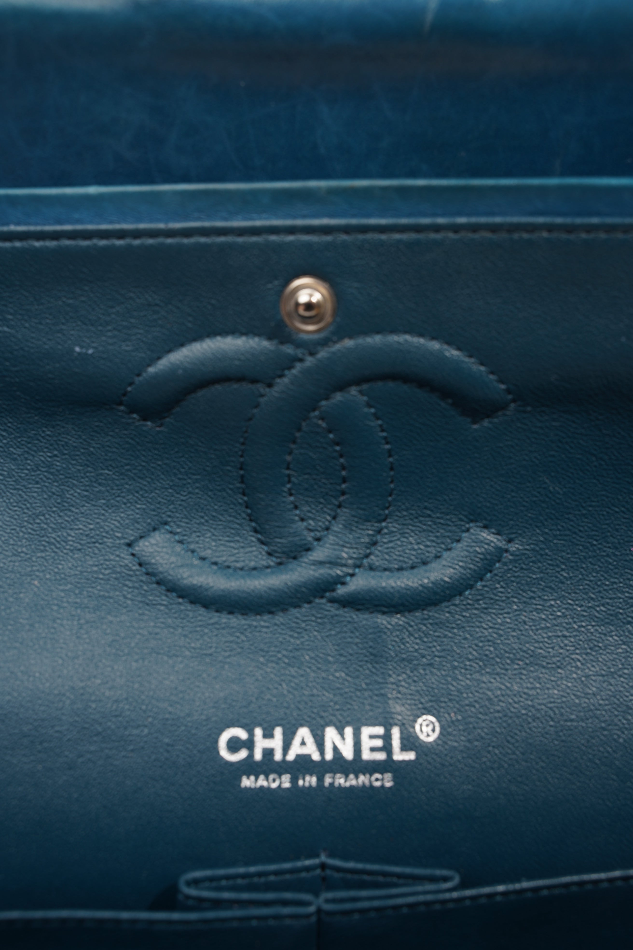 Chanel Womens Classic Flap Bag Medium