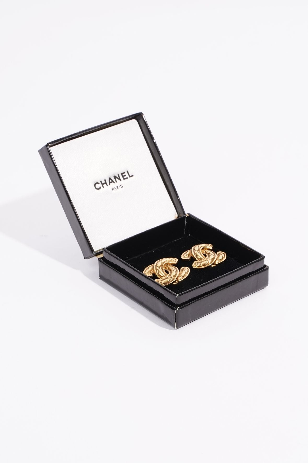 Chanel Womens Vintage Coco Earrings Gold