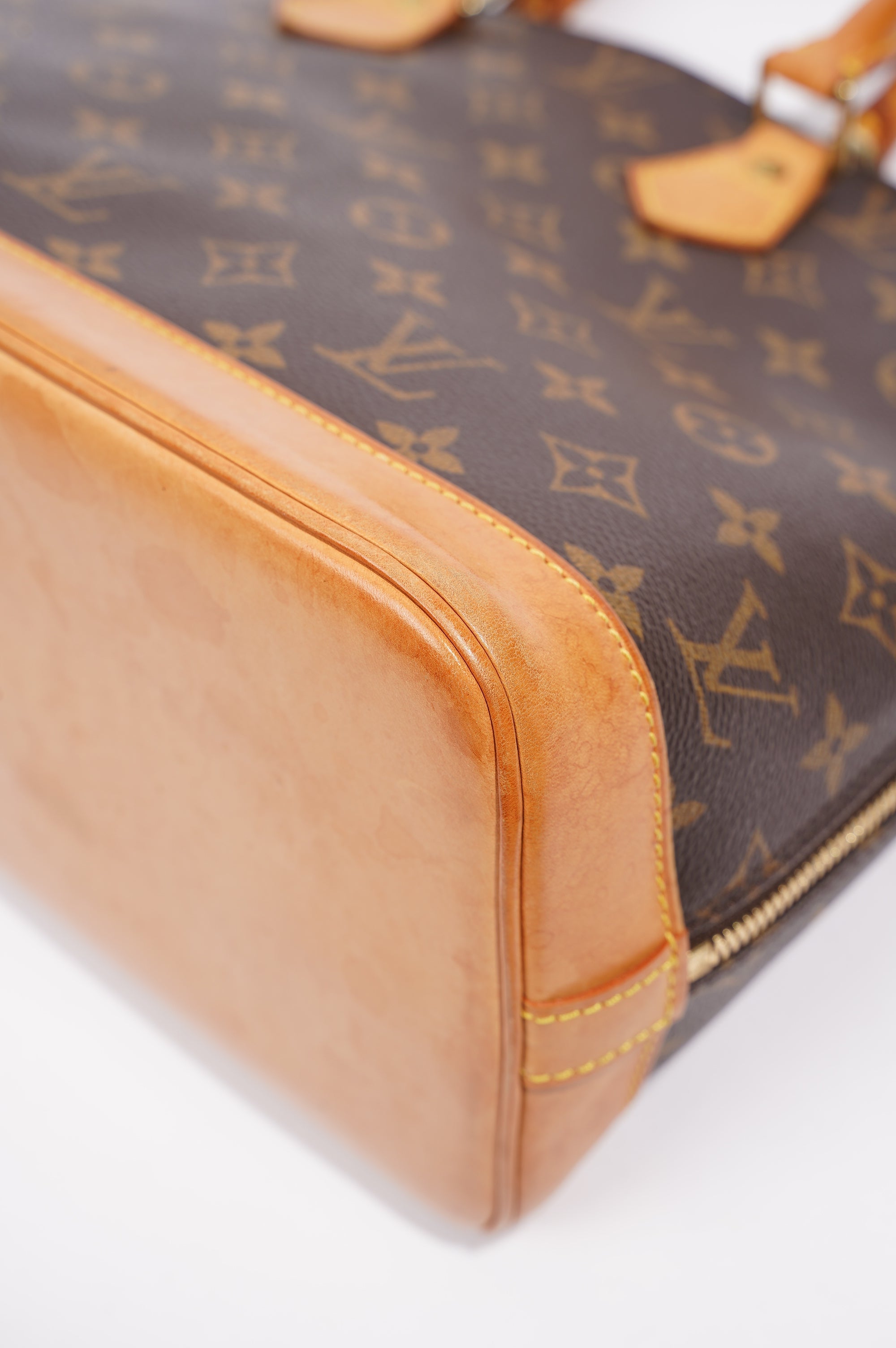 Louis Vuitton Womens Vintage Alma Monogram PM