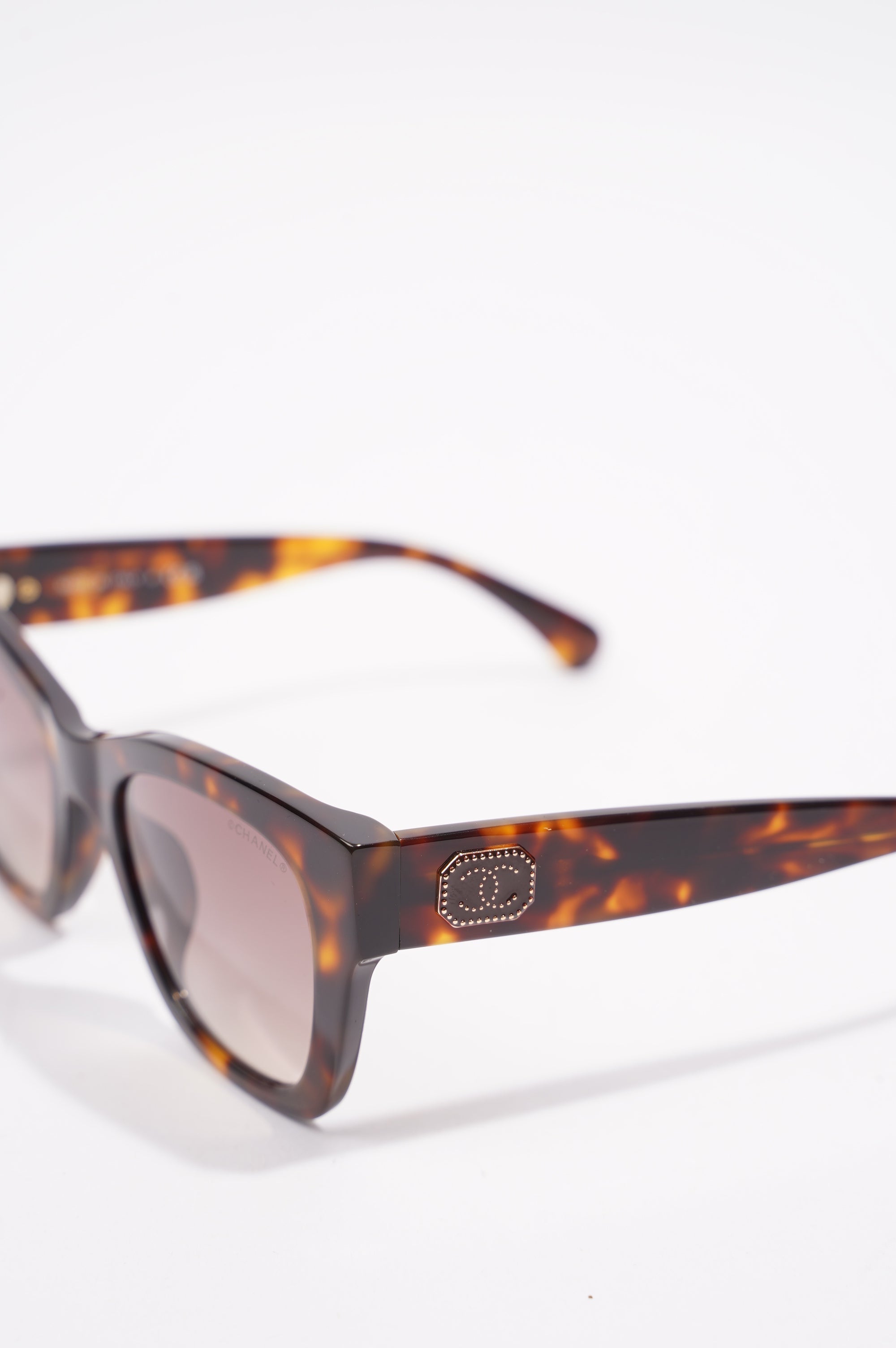 Chanel Womens Coco Charm Sunglasses Tortoise Shell 140
