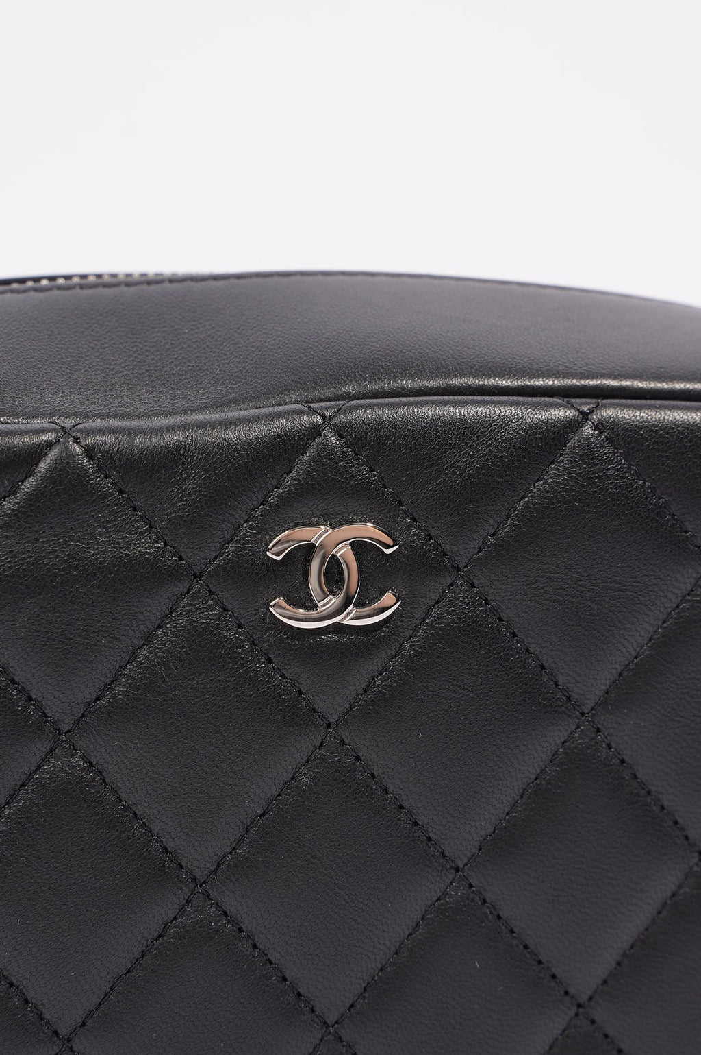Chanel Womens Lambskin O Case Zip Around Cosmetic Case Black