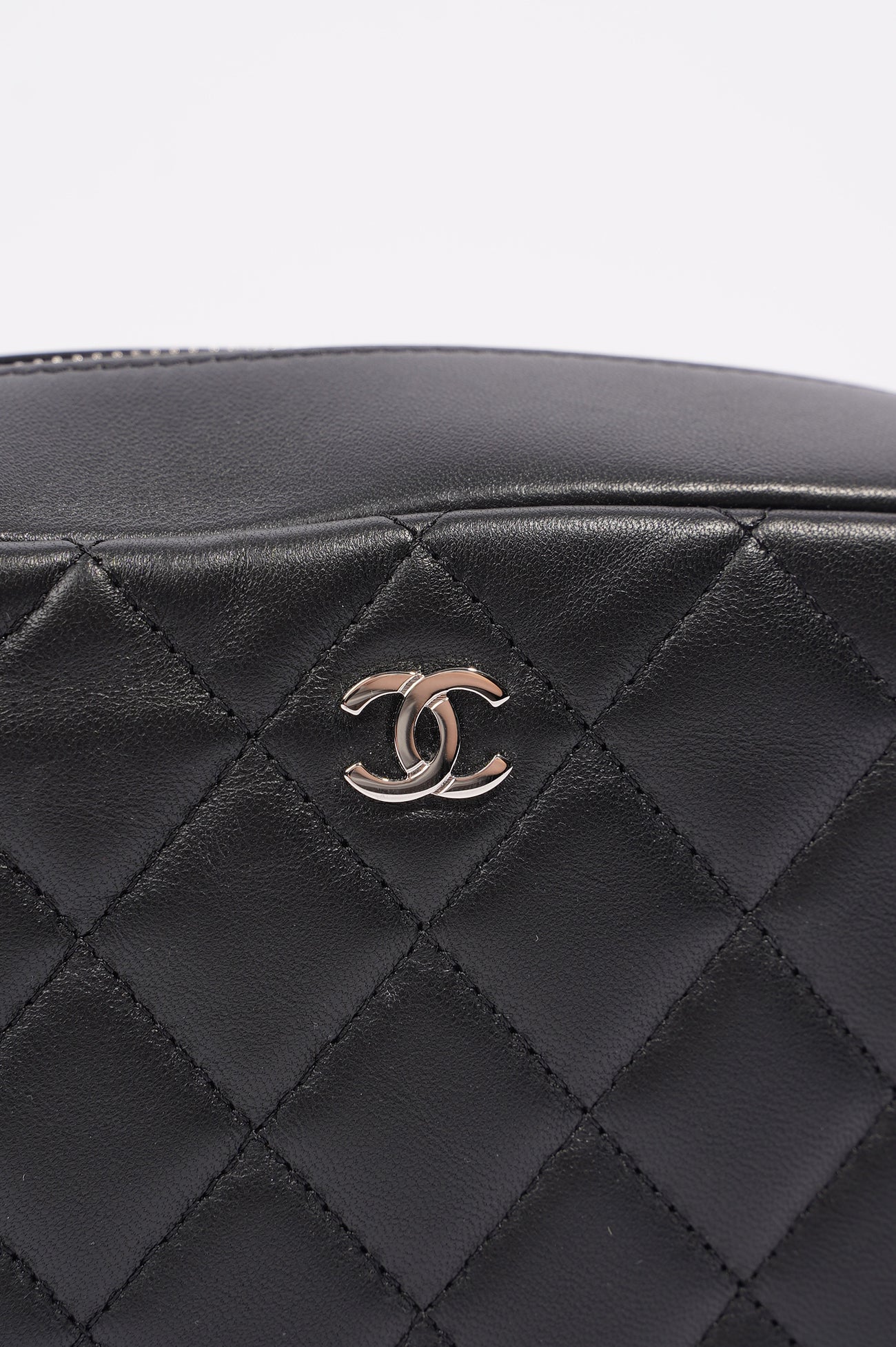 Chanel Womens Lambskin O Case Zip Around Cosmetic Case Black
