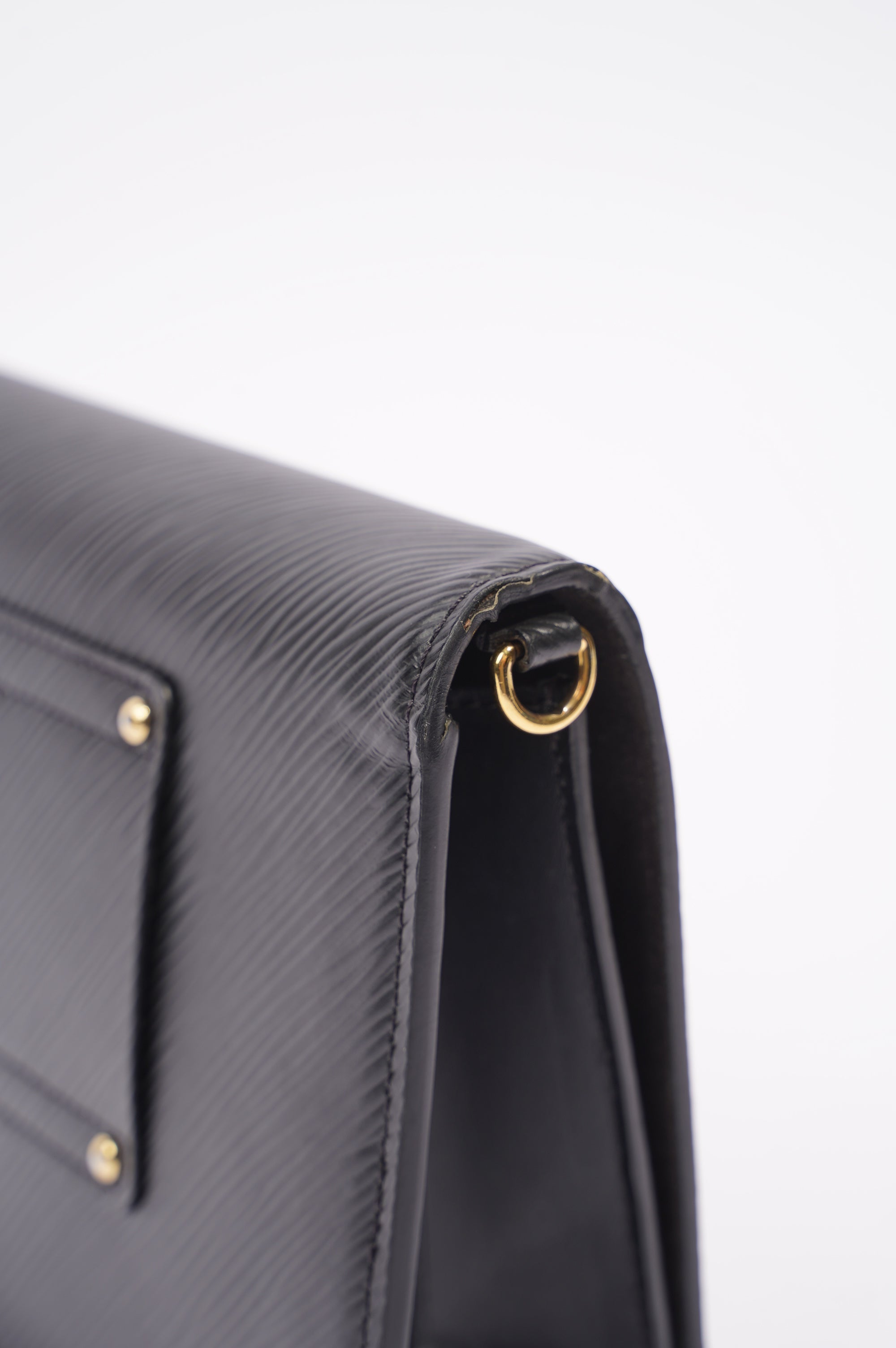 Louis Vuitton Womens Twist Chain Pouch Black Epi Leather