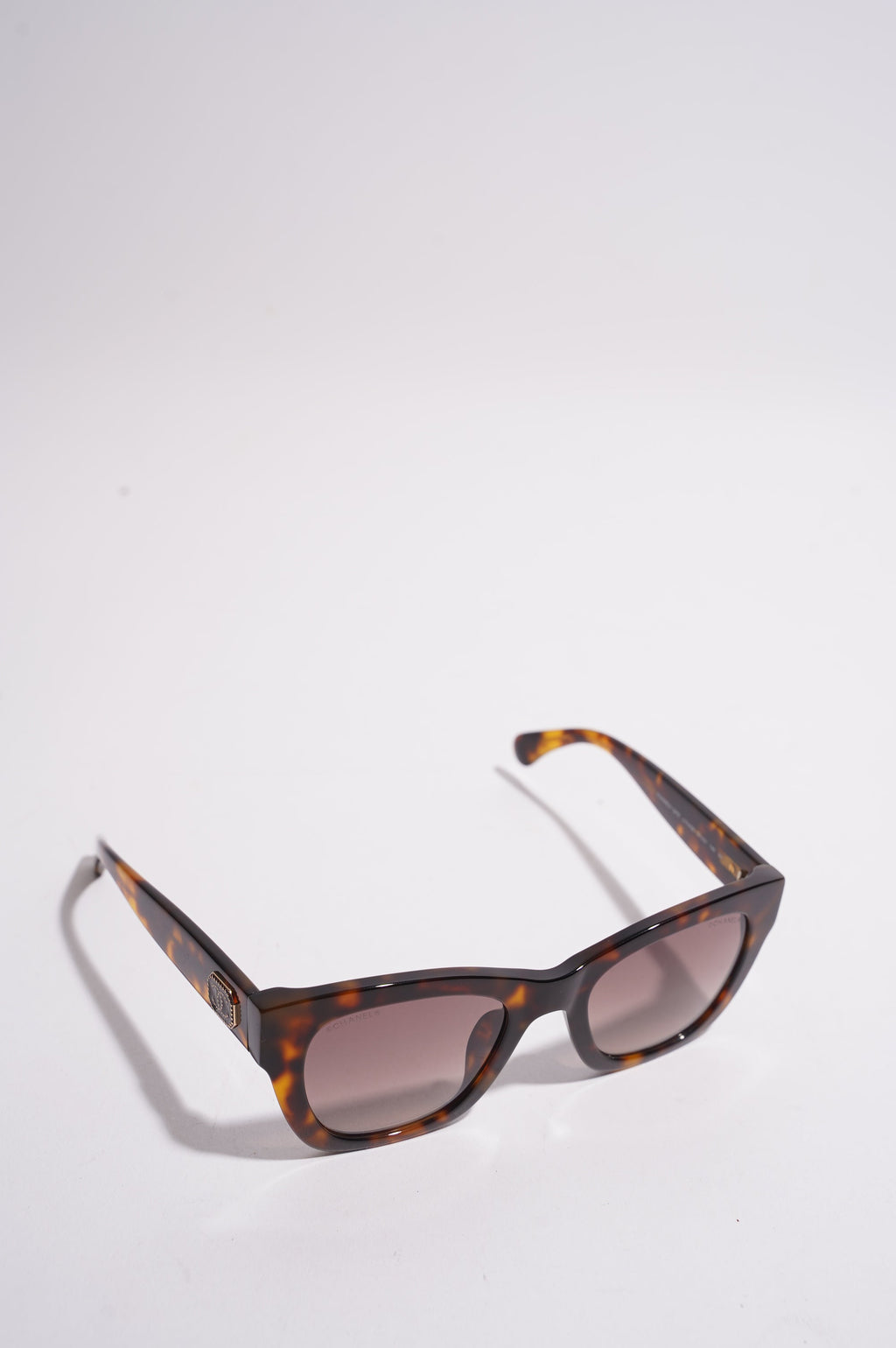 Chanel Womens Coco Charm Sunglasses Tortoise Shell 140