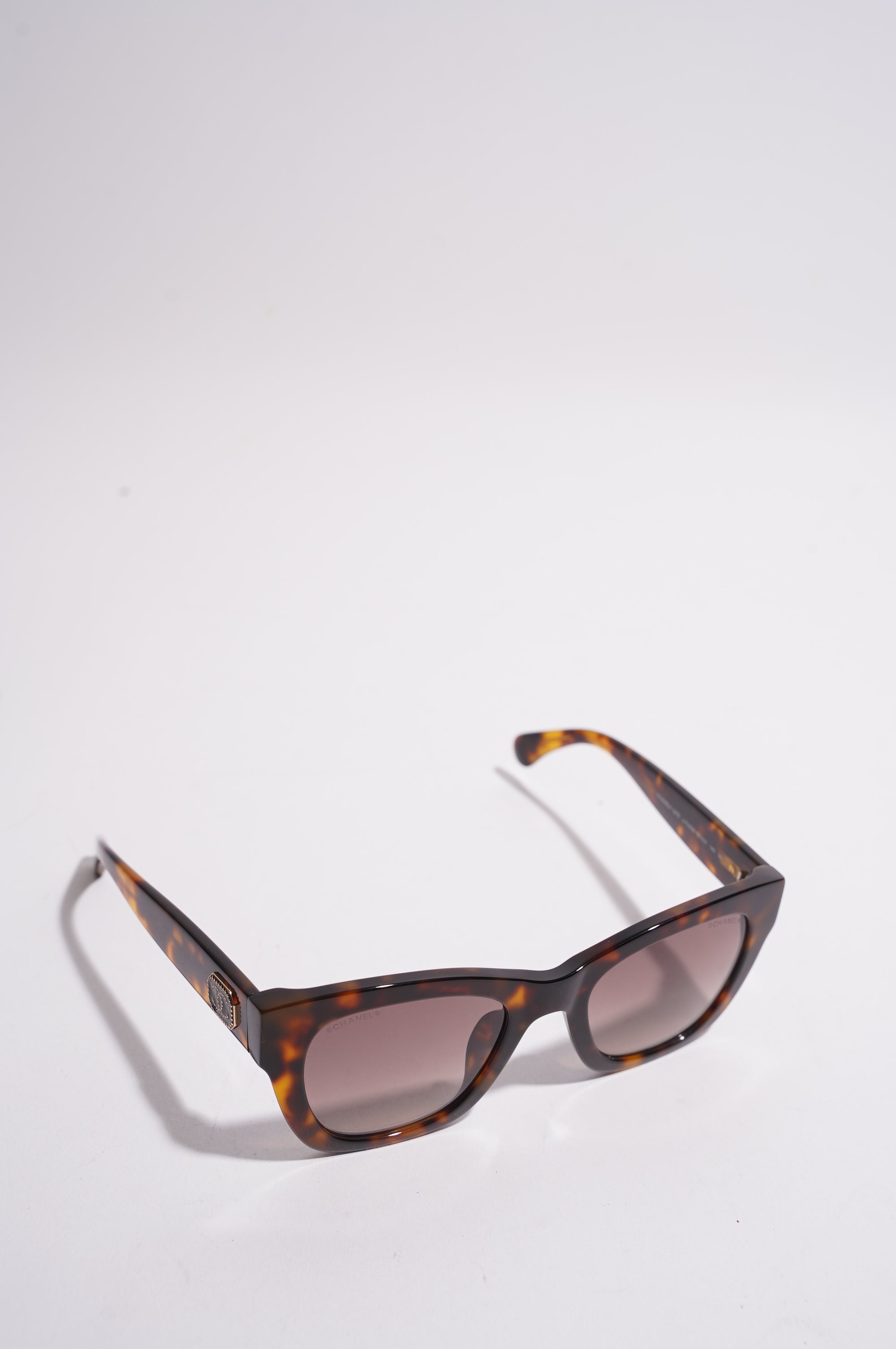 Chanel Womens Coco Charm Sunglasses Tortoise Shell 140