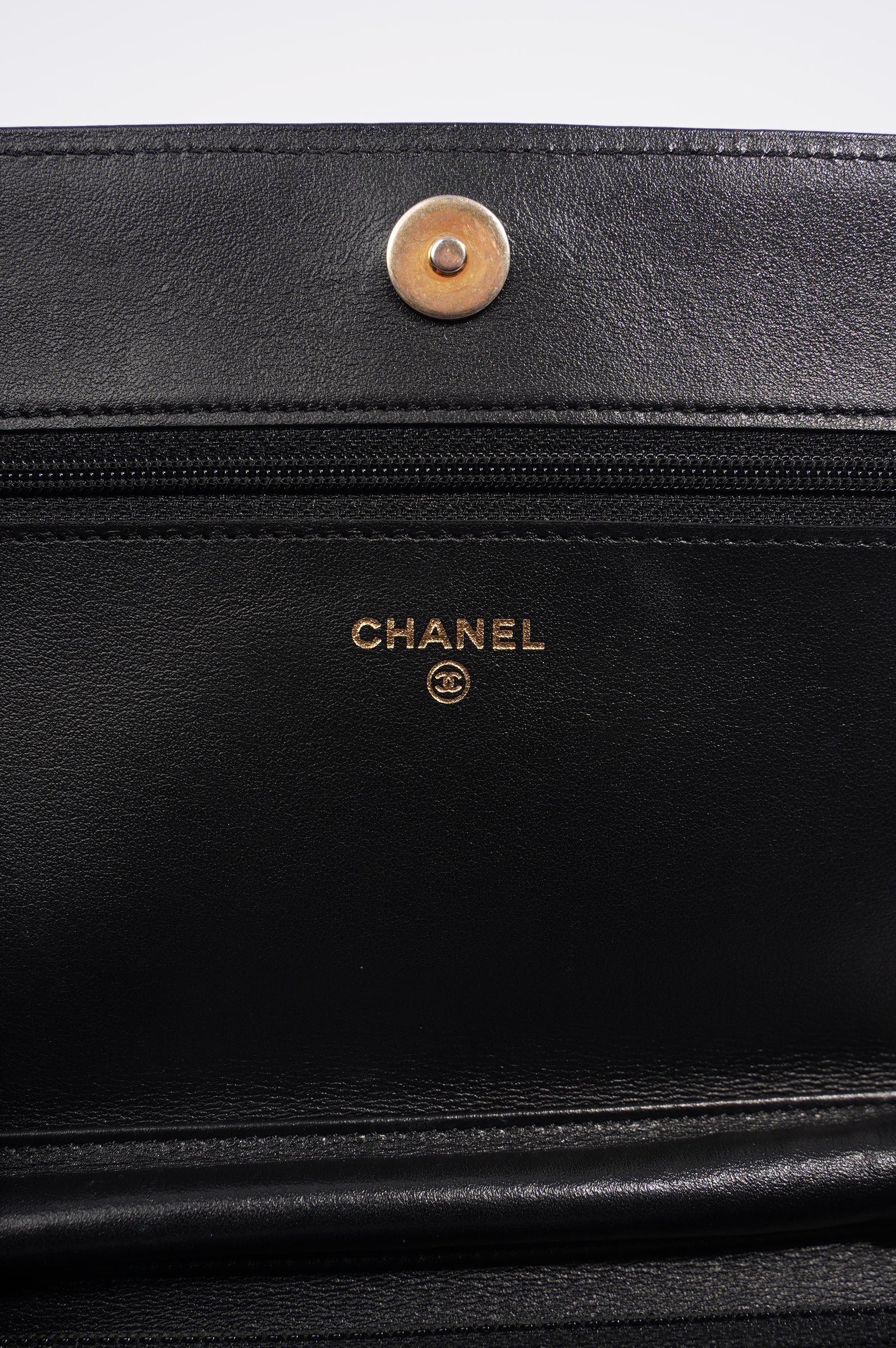 Chanel Womens Boy Wallet On Chain Black Caviar / Gold