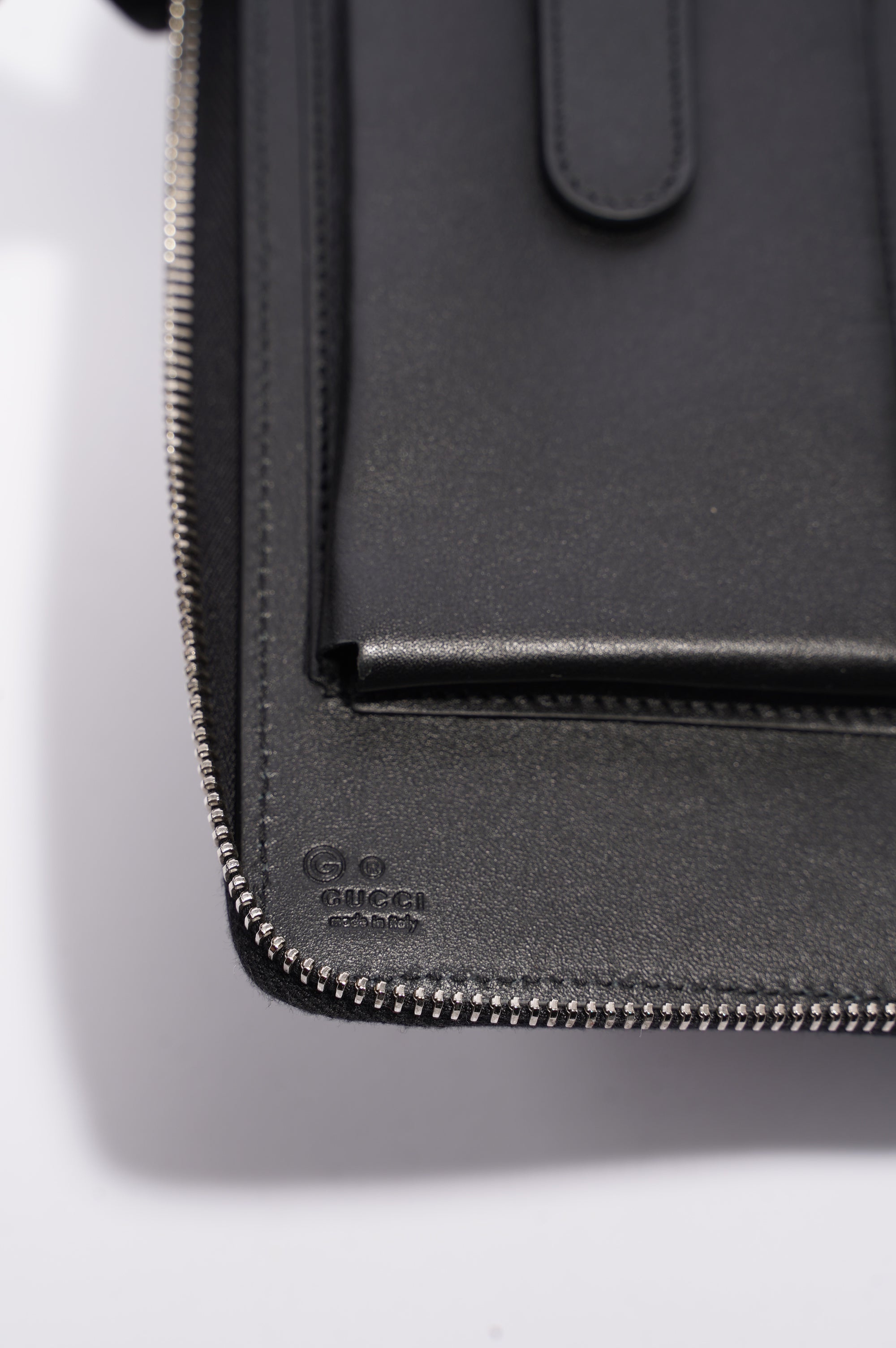 Gucci Mens Microssima Zipper Wallet Black