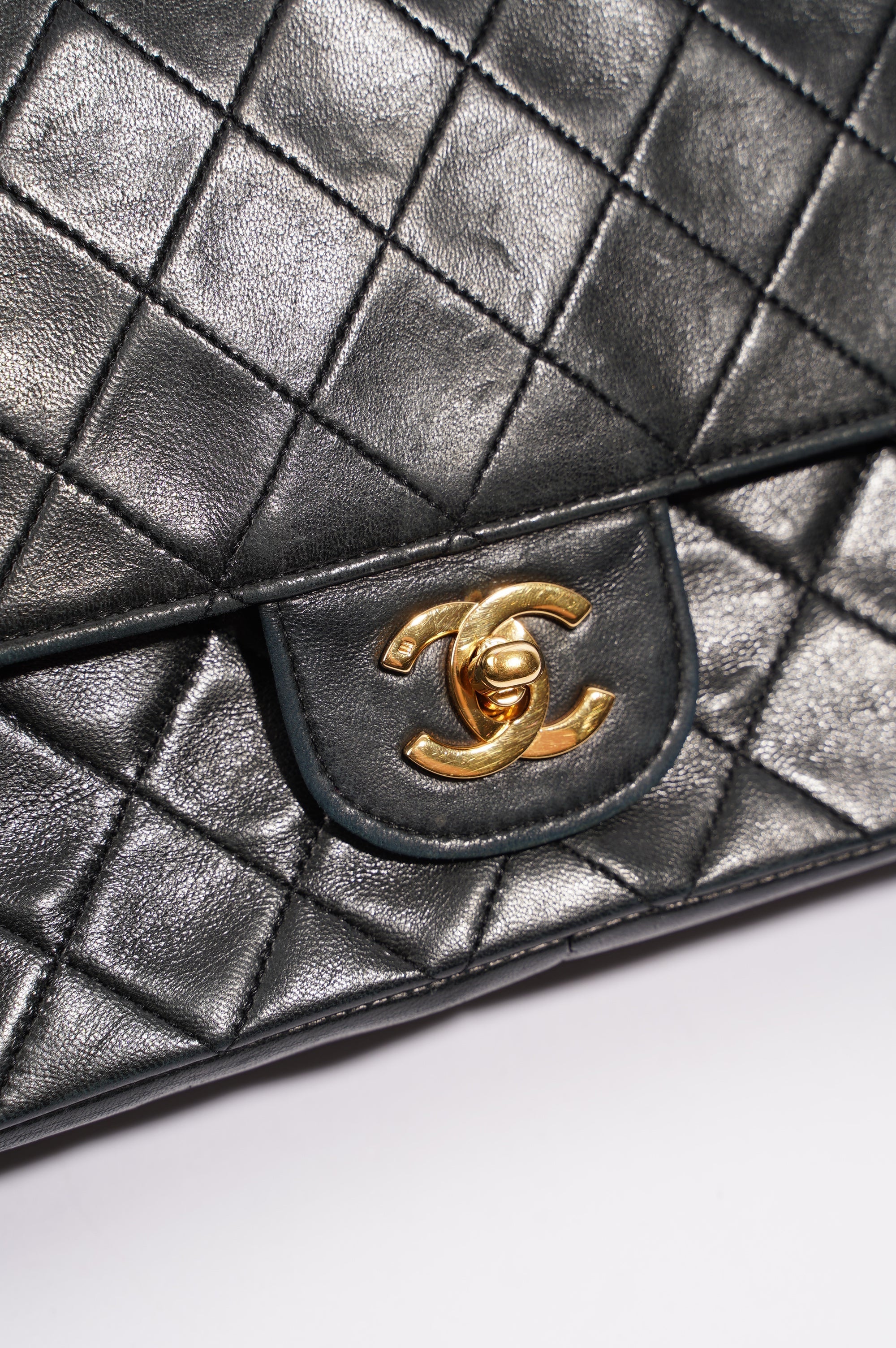 Chanel Womens Vintage Lambskin Classic Flap Black Medium