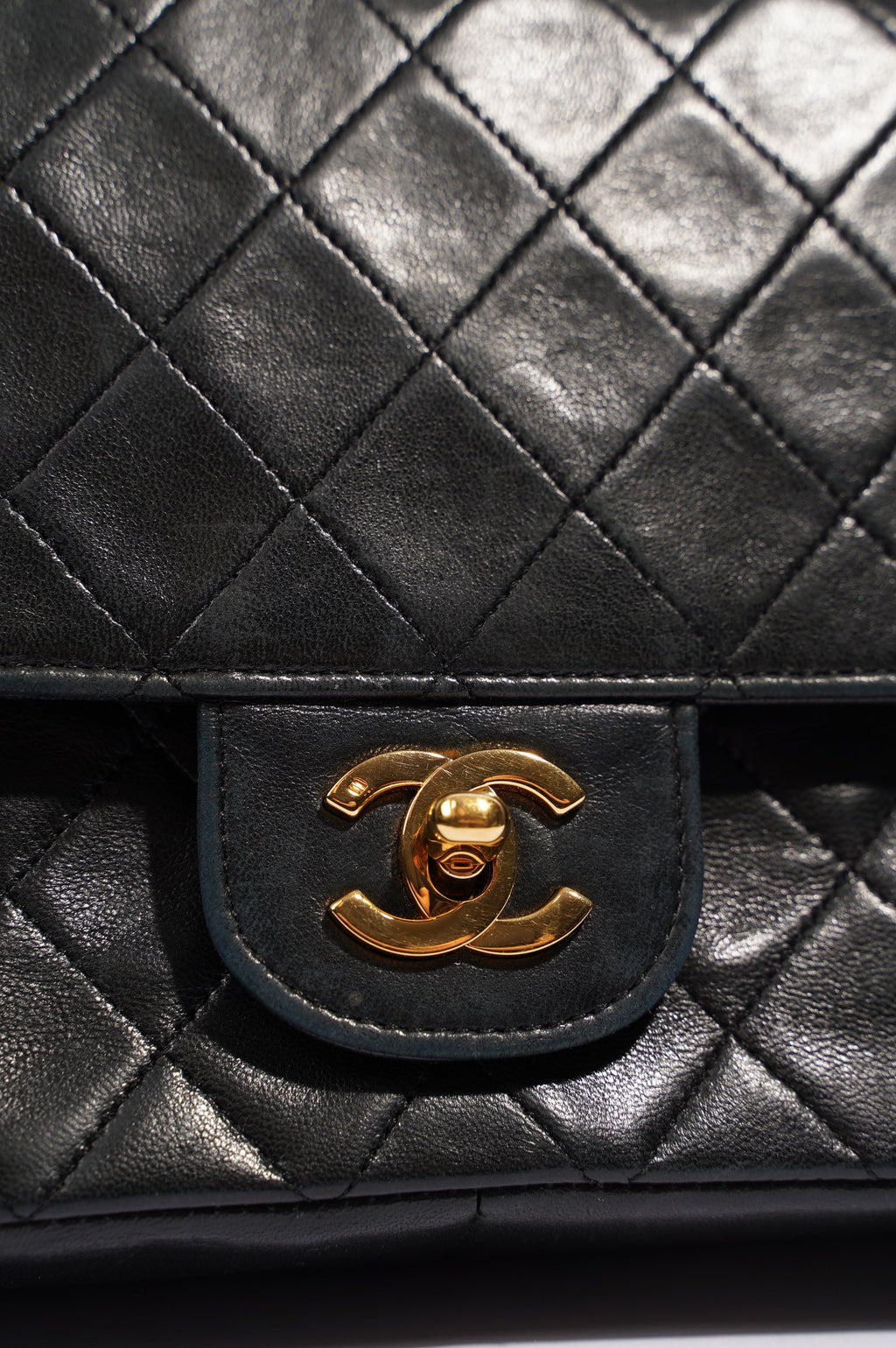 Chanel Womens Vintage Lambskin Classic Flap Black Medium