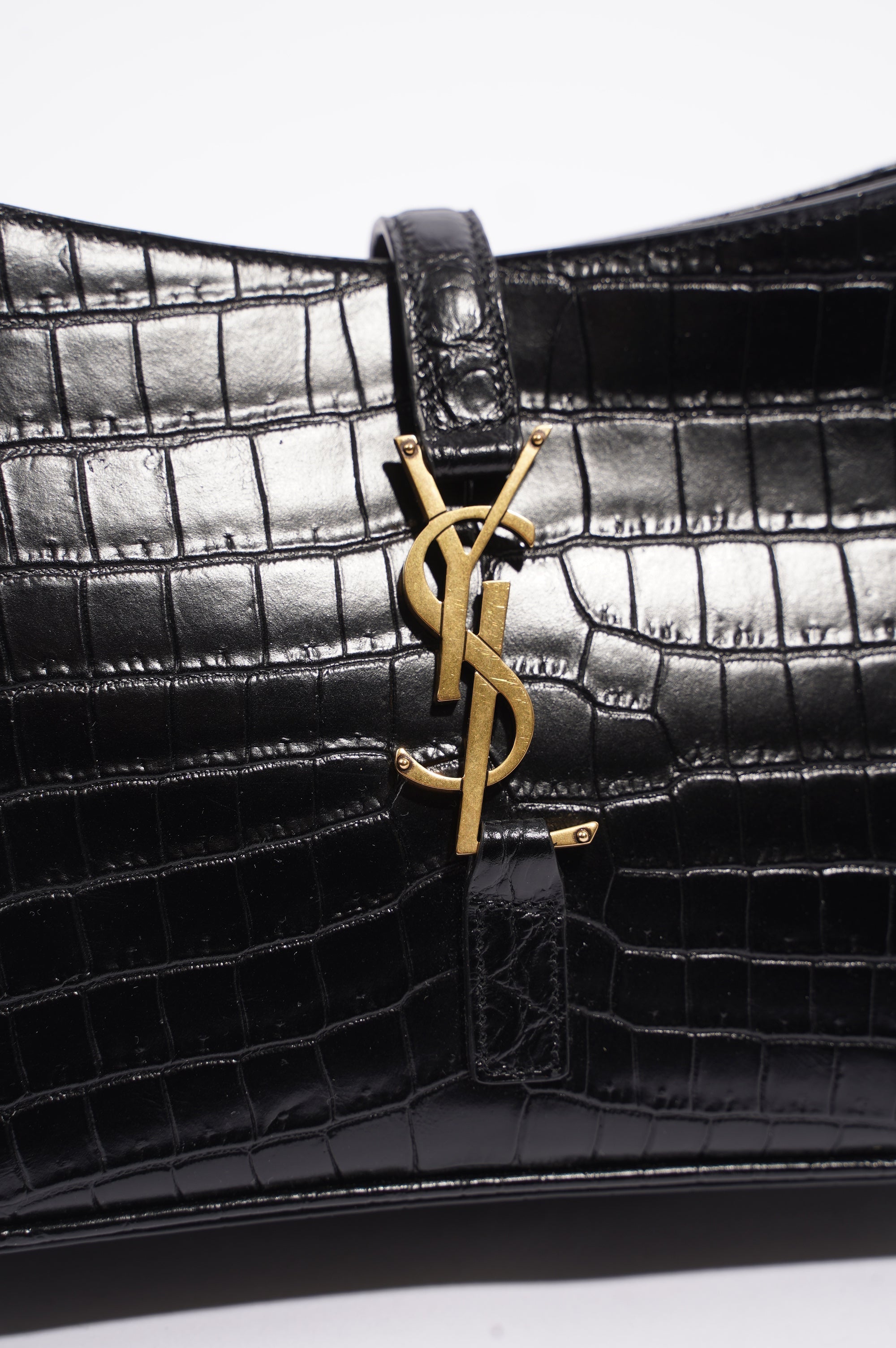 Saint Laurent Womens Le 5 A 7 Handbag Black Croc