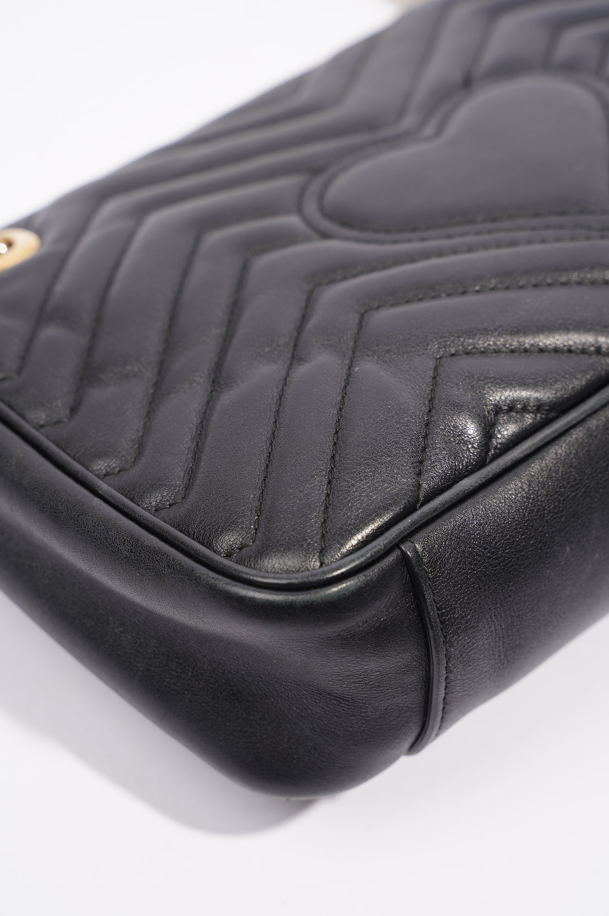Gucci Womens Marmont Flap Black Gold Small