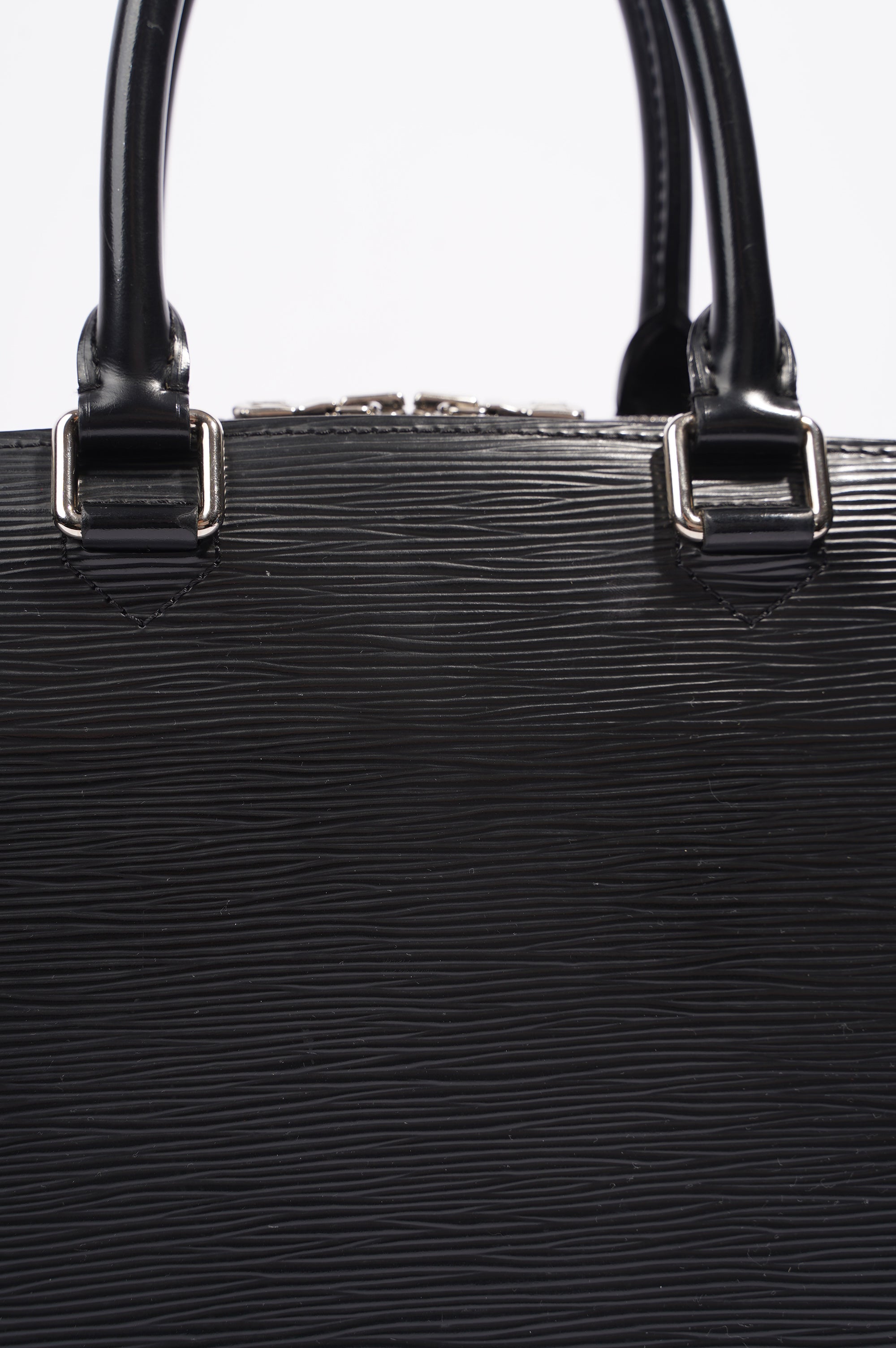 Louis Vuitton Womens Pont Neuf Black Epi Leather