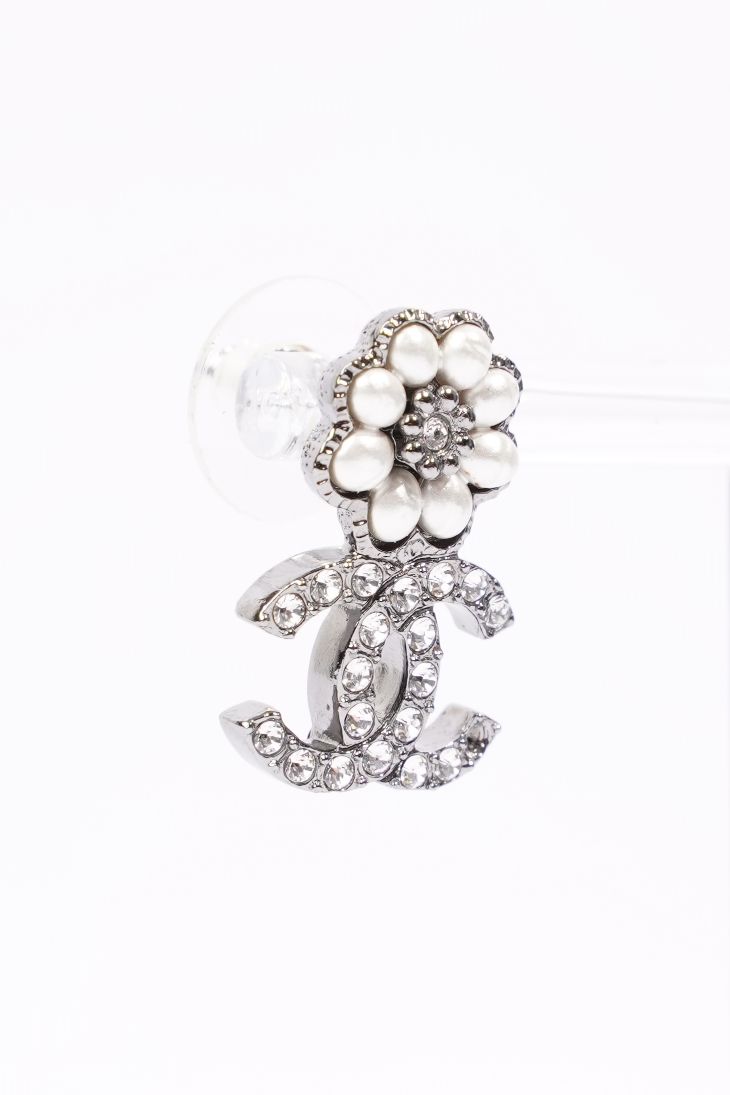 Chanel Womens CC Earring Silver