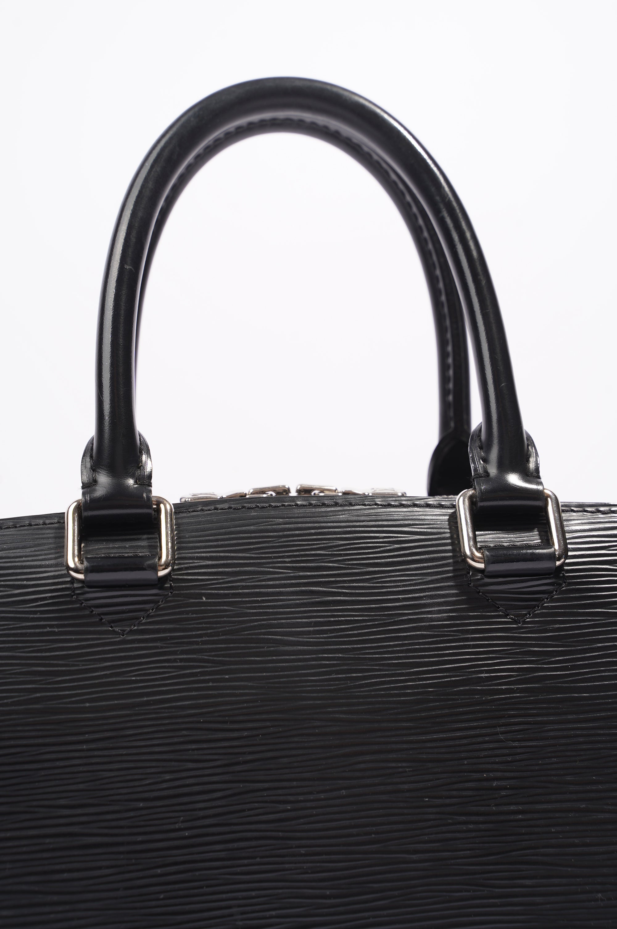 Louis Vuitton Womens Pont Neuf Black Epi Leather