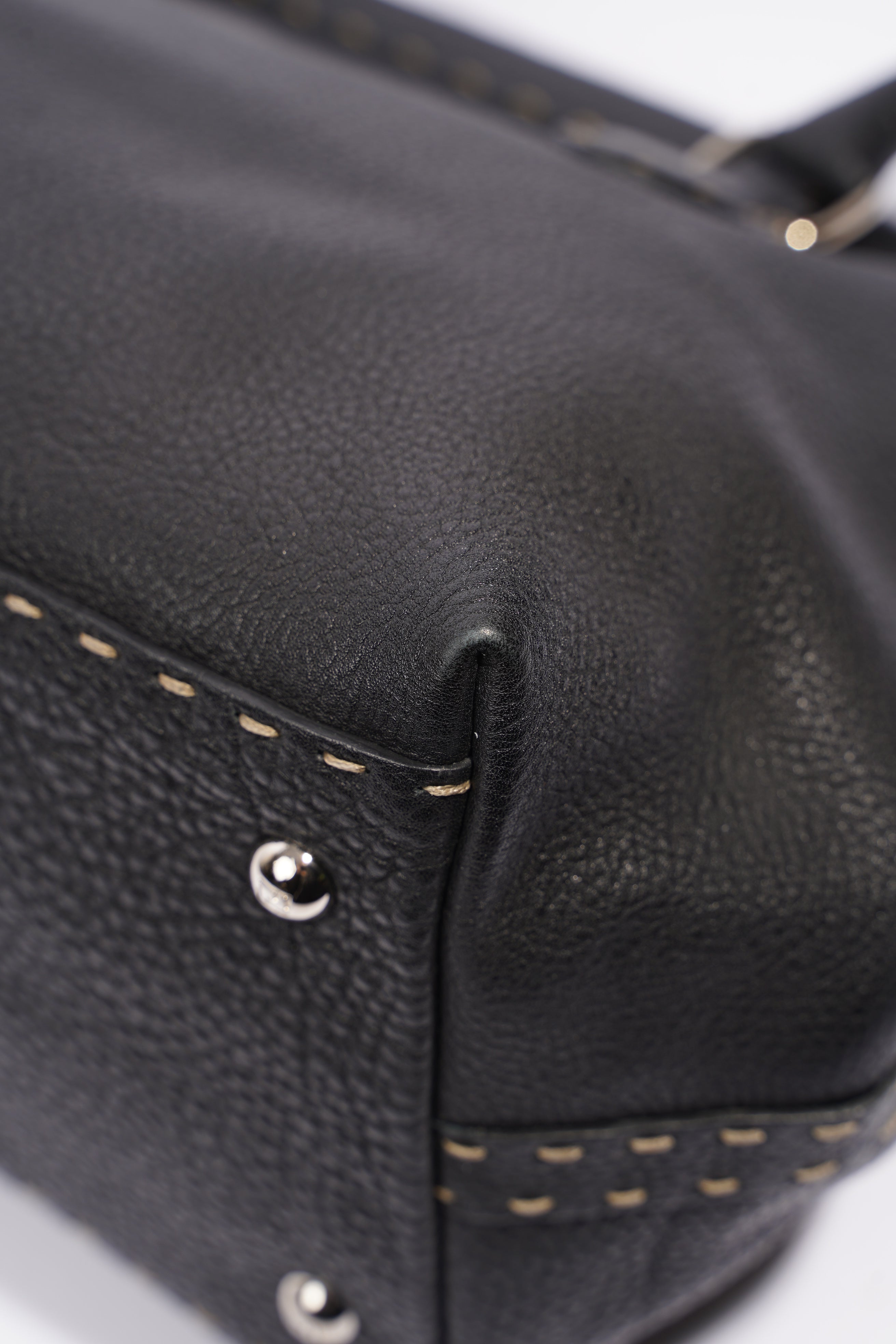 Fendi Womens Selleria Handbag Black
