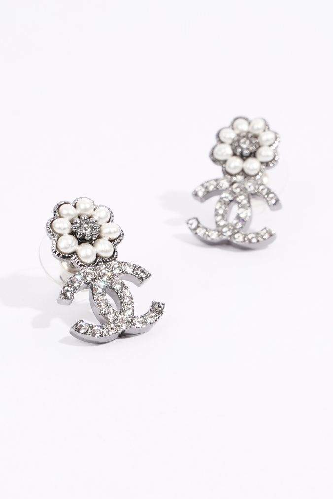 Chanel Womens CC Earring Silver
