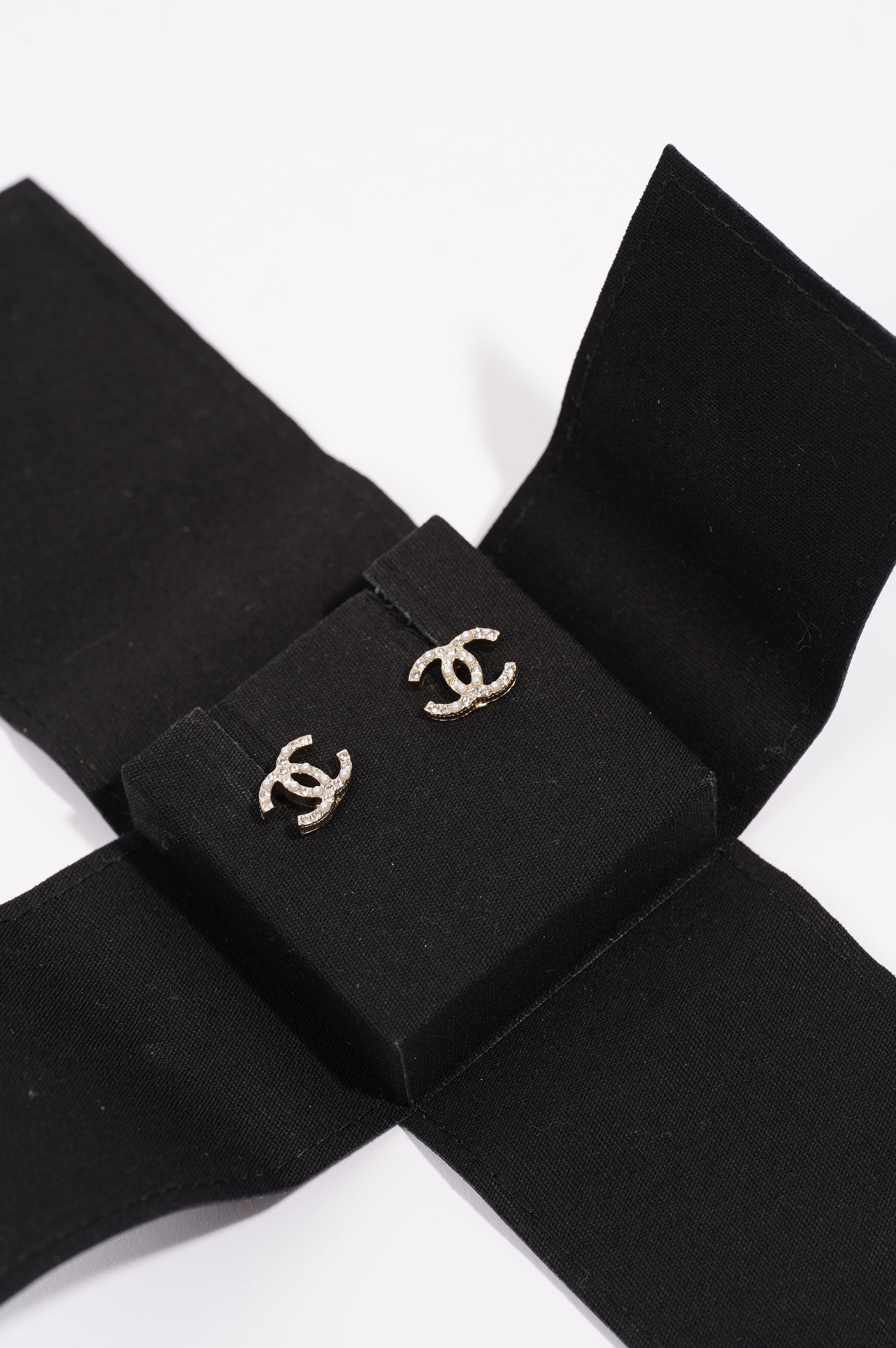 Chanel Womens CC Earrings Silver