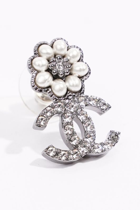 Chanel Womens CC Earring Silver