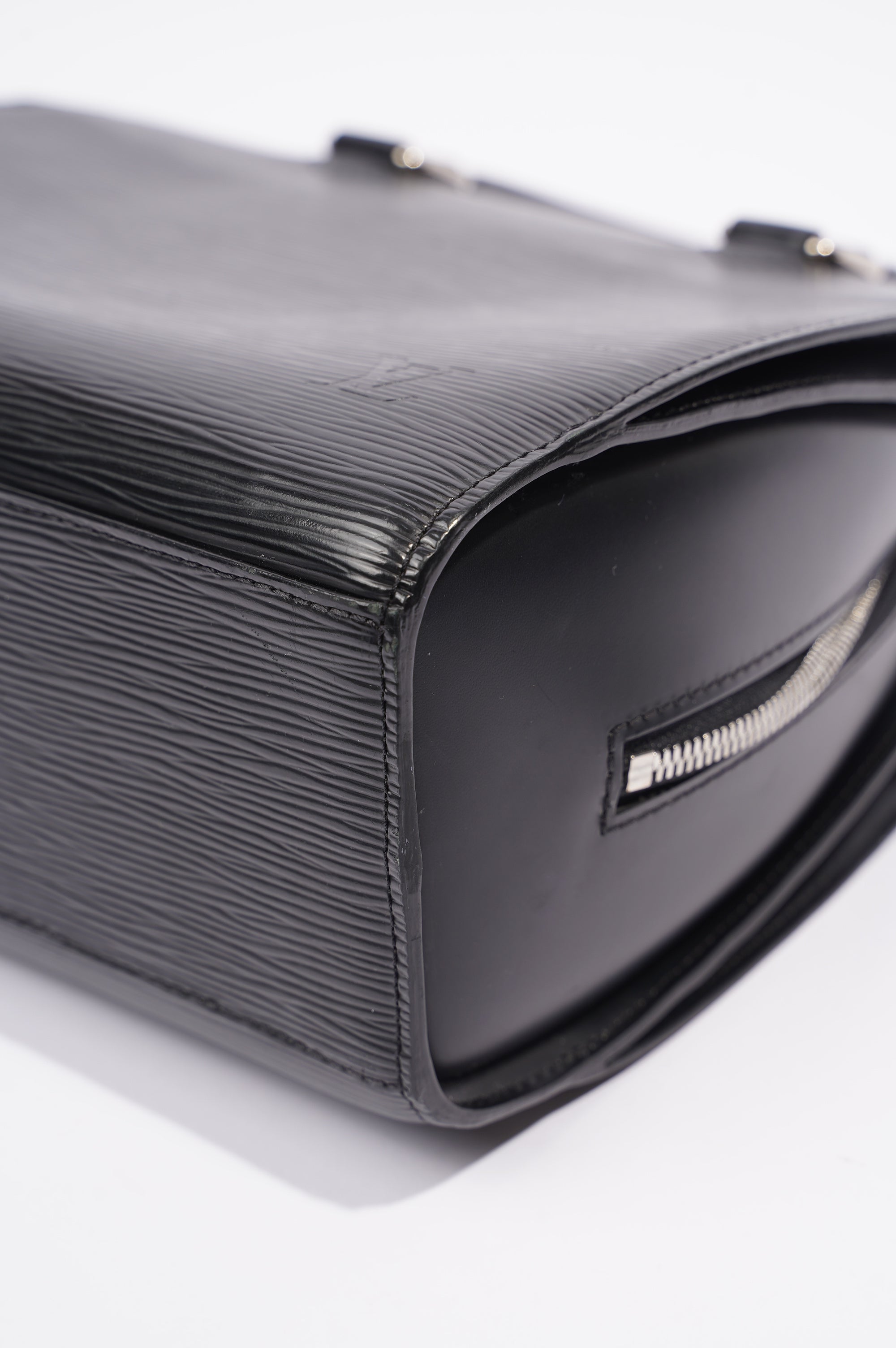 Louis Vuitton Womens Pont Neuf Black Epi Leather