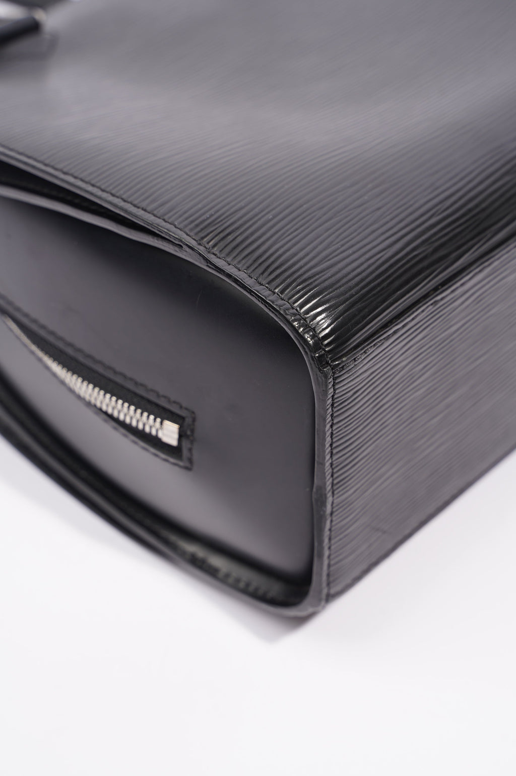 Louis Vuitton Womens Pont Neuf Black Epi Leather