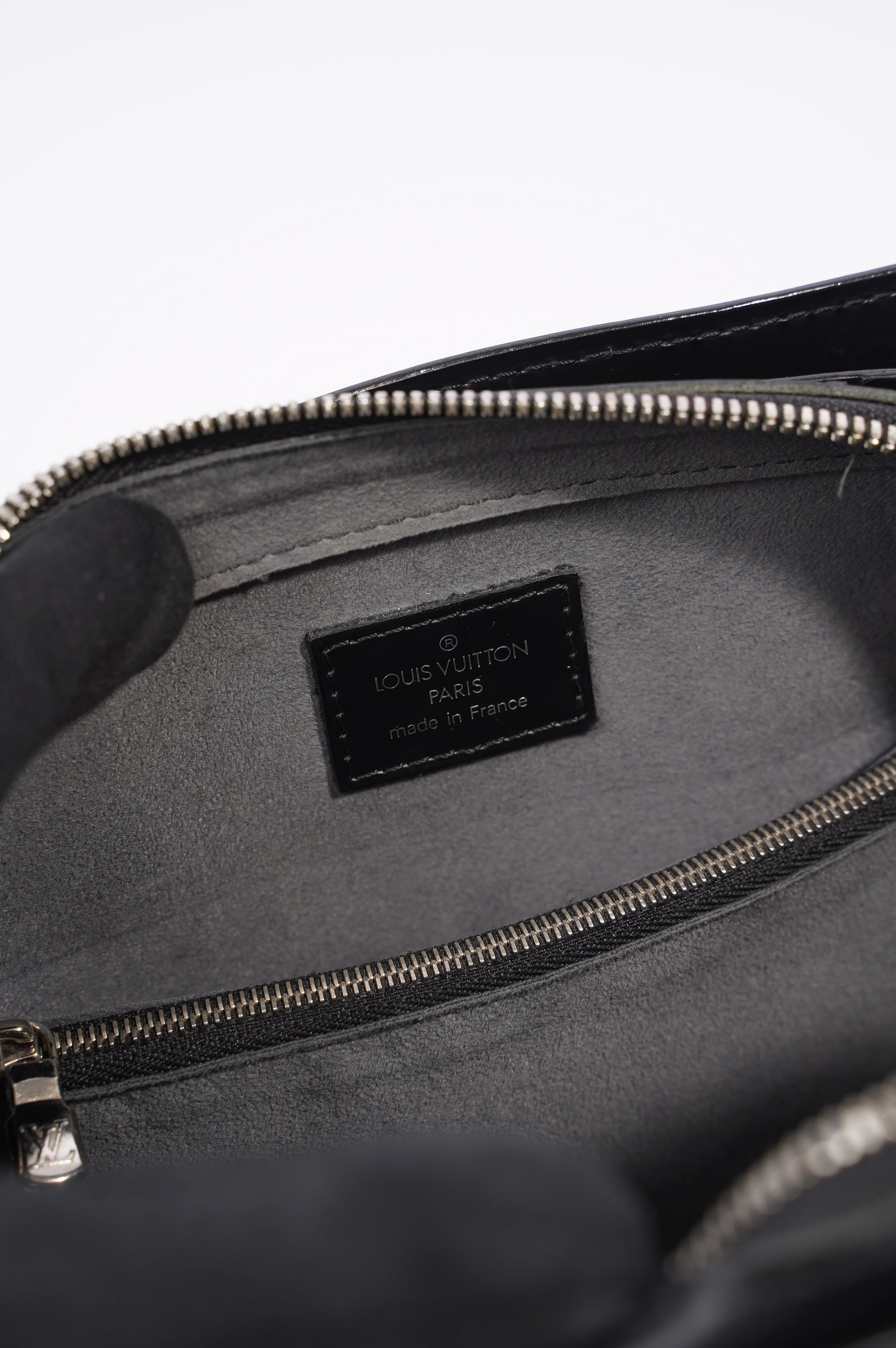 Louis Vuitton Womens Pont Neuf Black Epi Leather