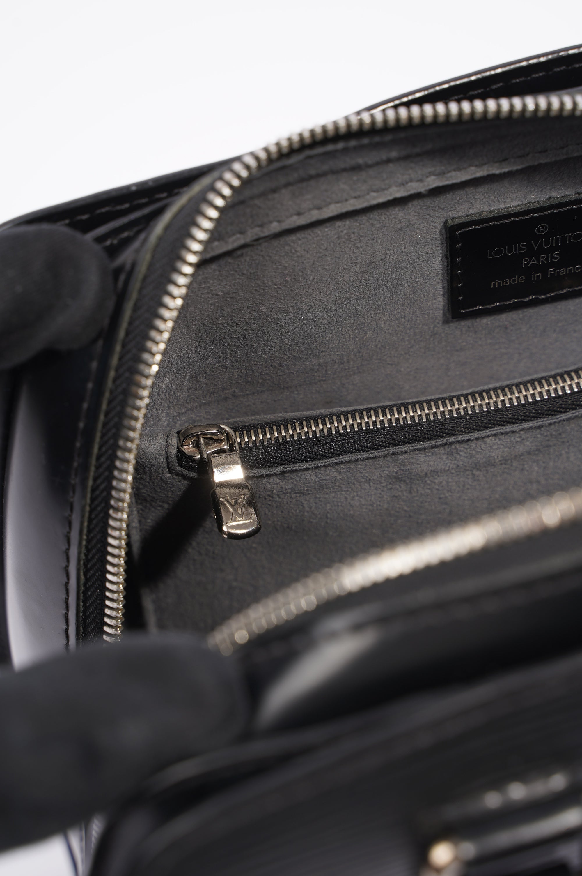 Louis Vuitton Womens Pont Neuf Black Epi Leather