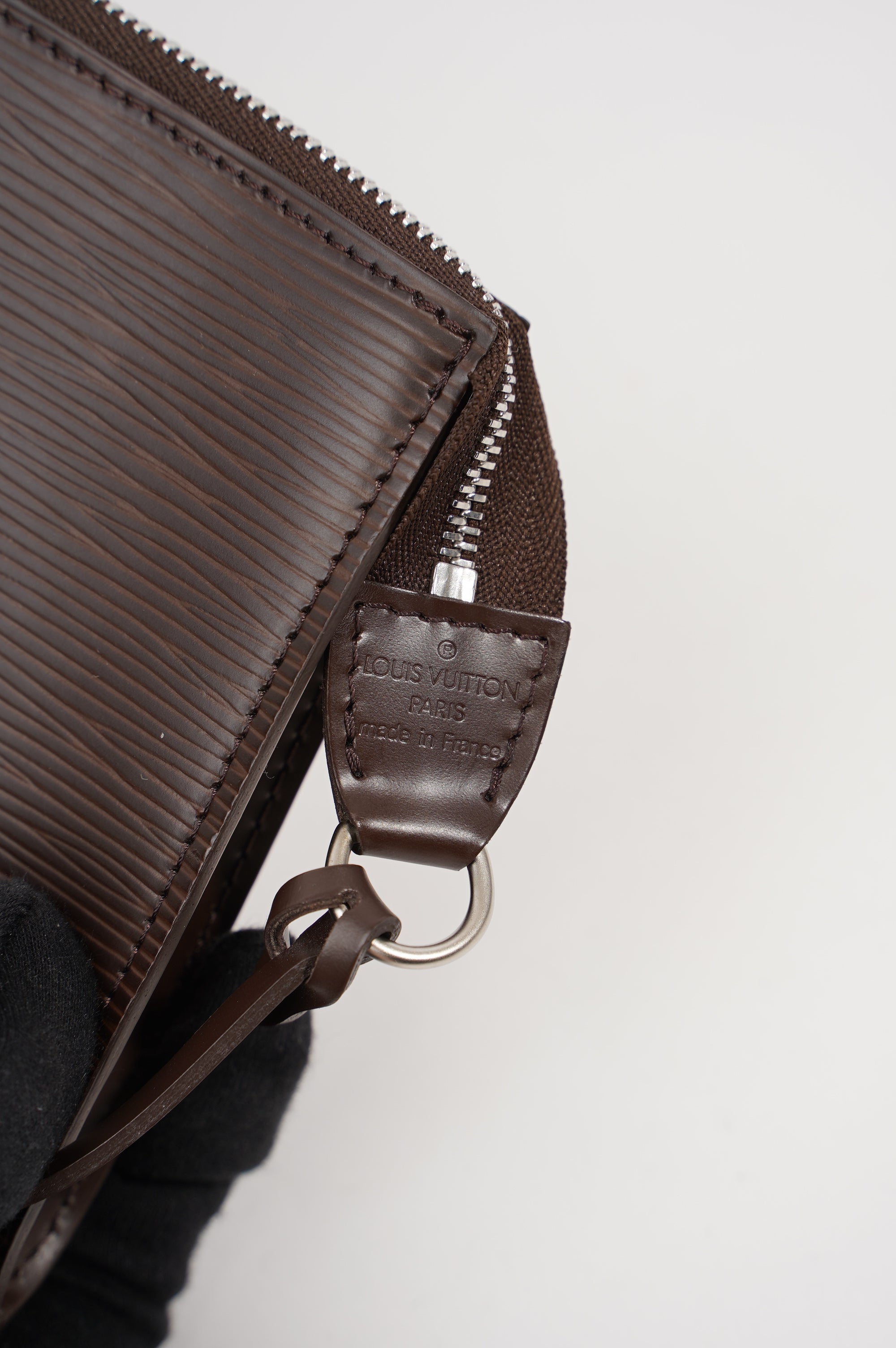 Louis Vuitton Womens Pochette Accessoire Quetsche Epi Leather