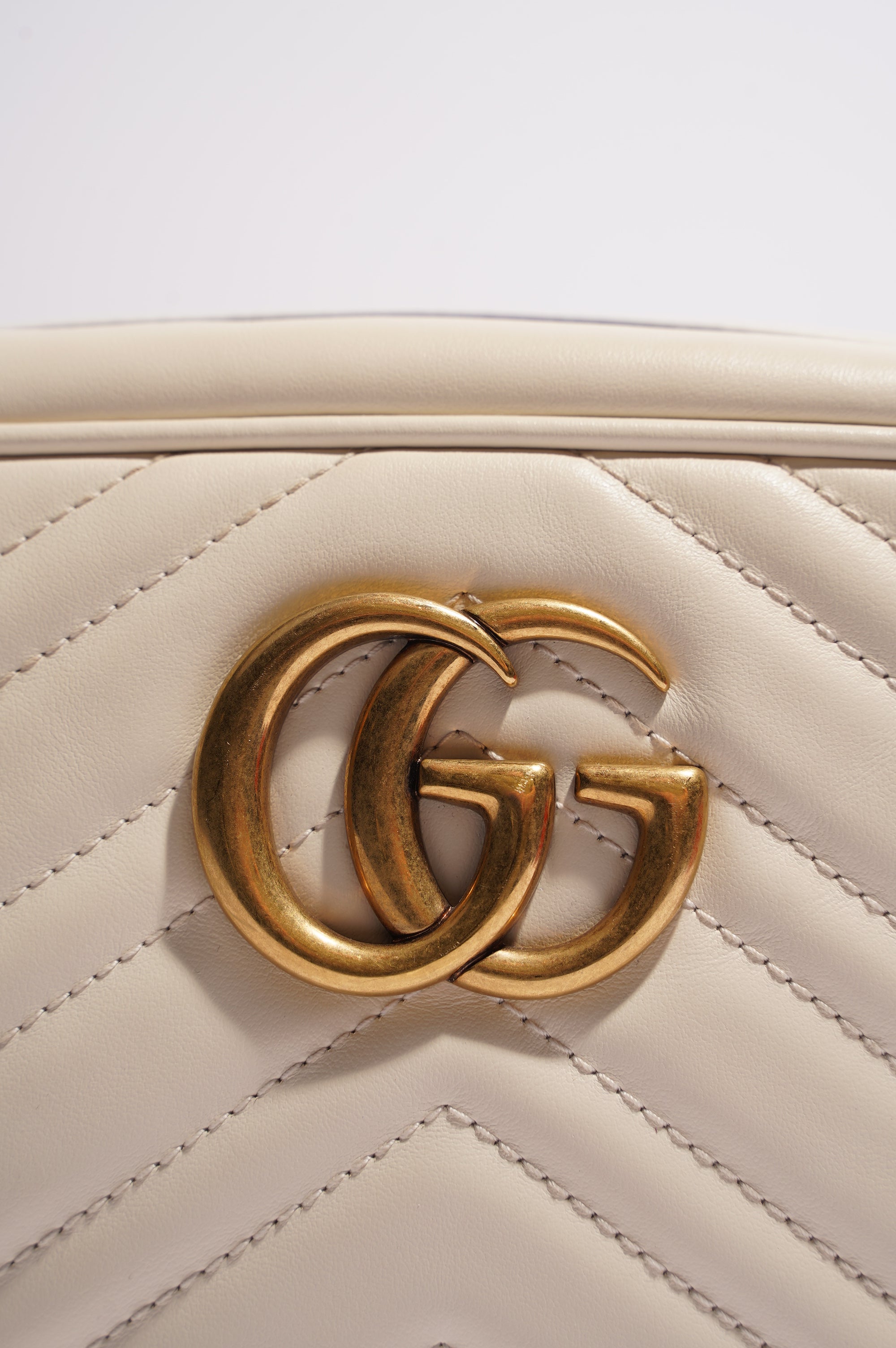 Gucci Womens Marmont Zip White Matelasse Small