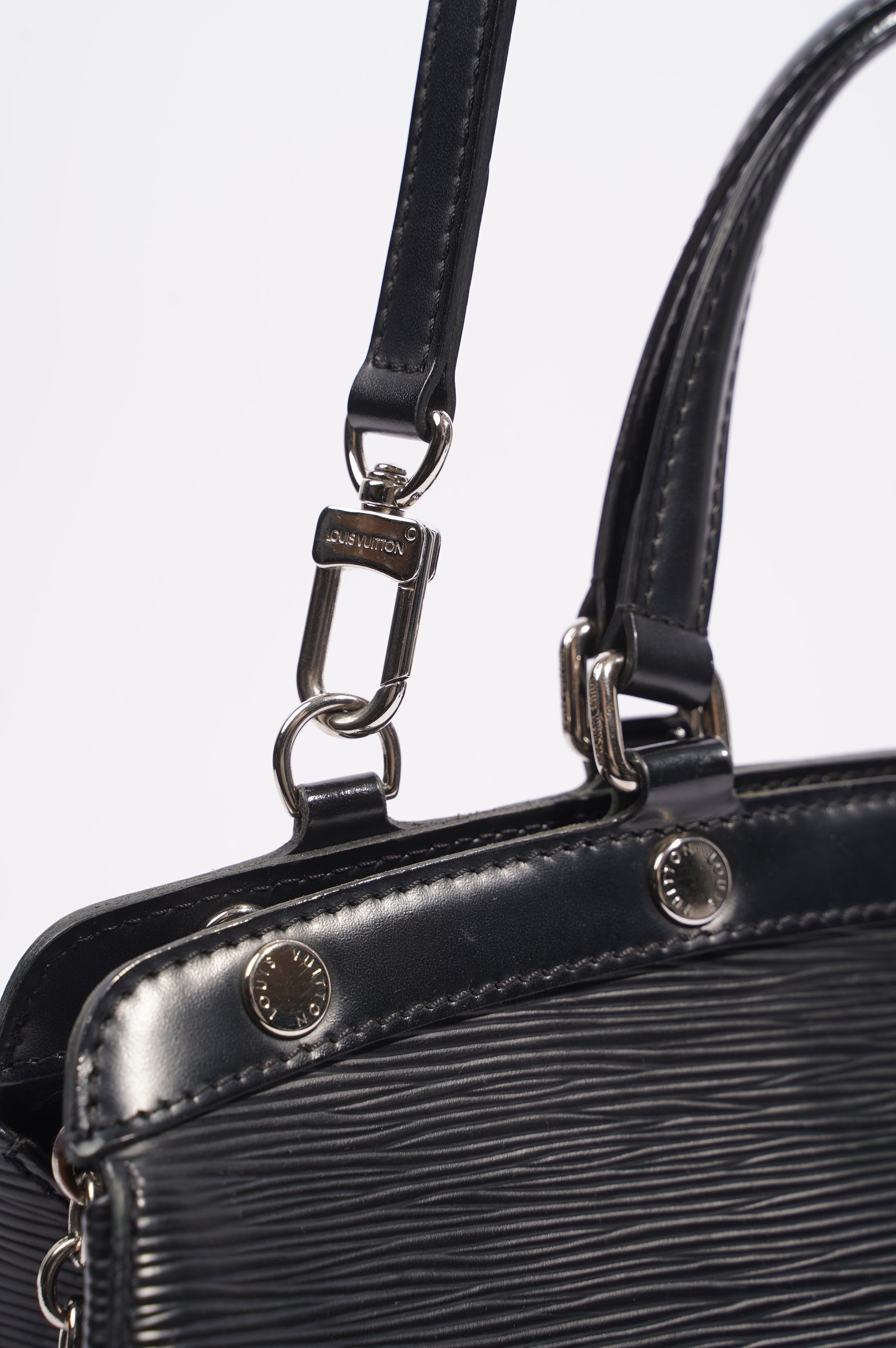 Louis Vuitton Womens Brea Black Epi Leather MM