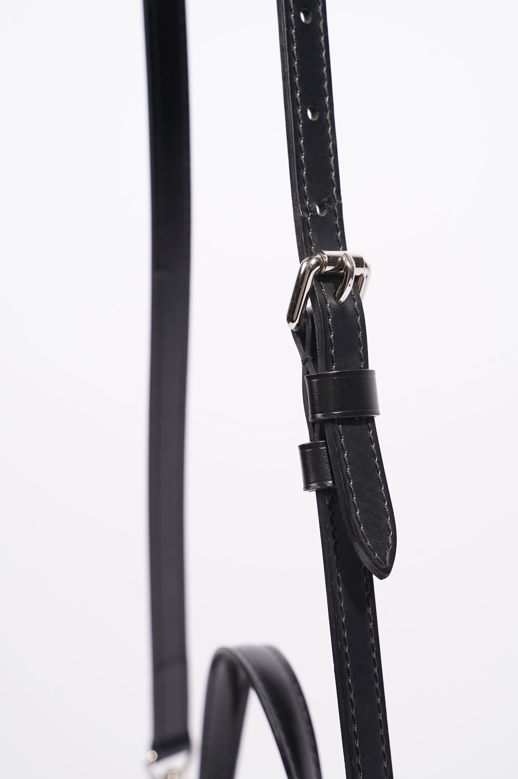 Louis Vuitton Womens Brea Black Epi Leather MM