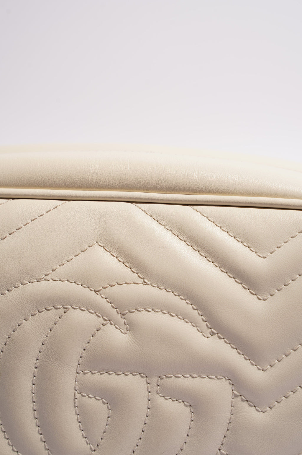 Gucci Womens Marmont Zip White Matelasse Small