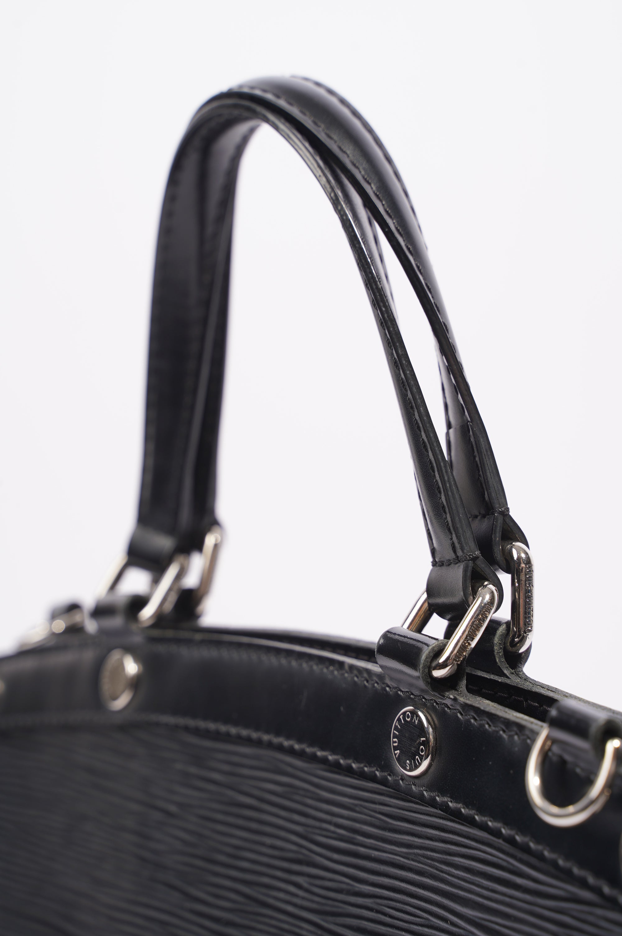 Louis Vuitton Womens Brea Black Epi Leather MM