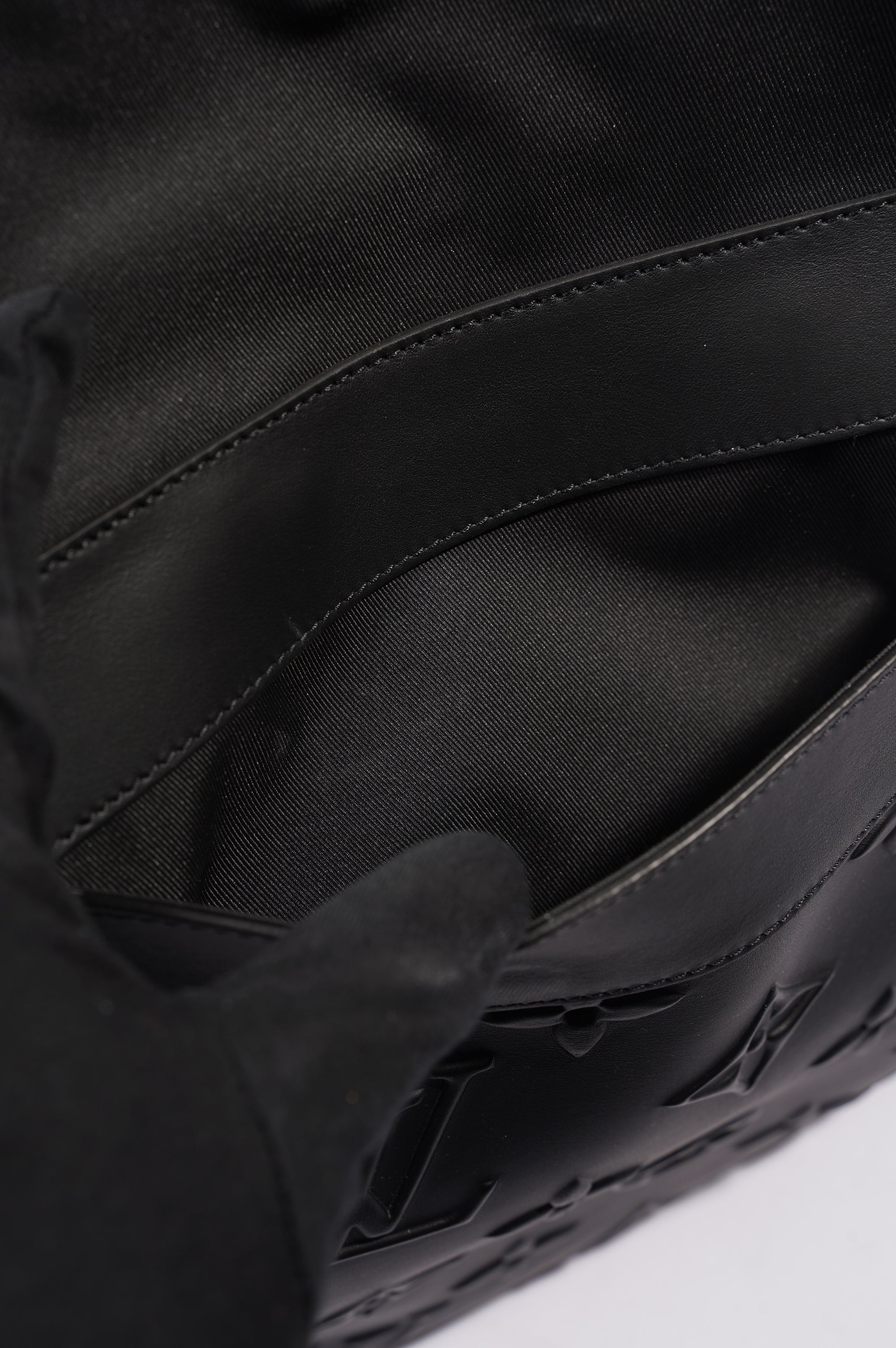 Louis Vuitton Womens Steamer Tote Black