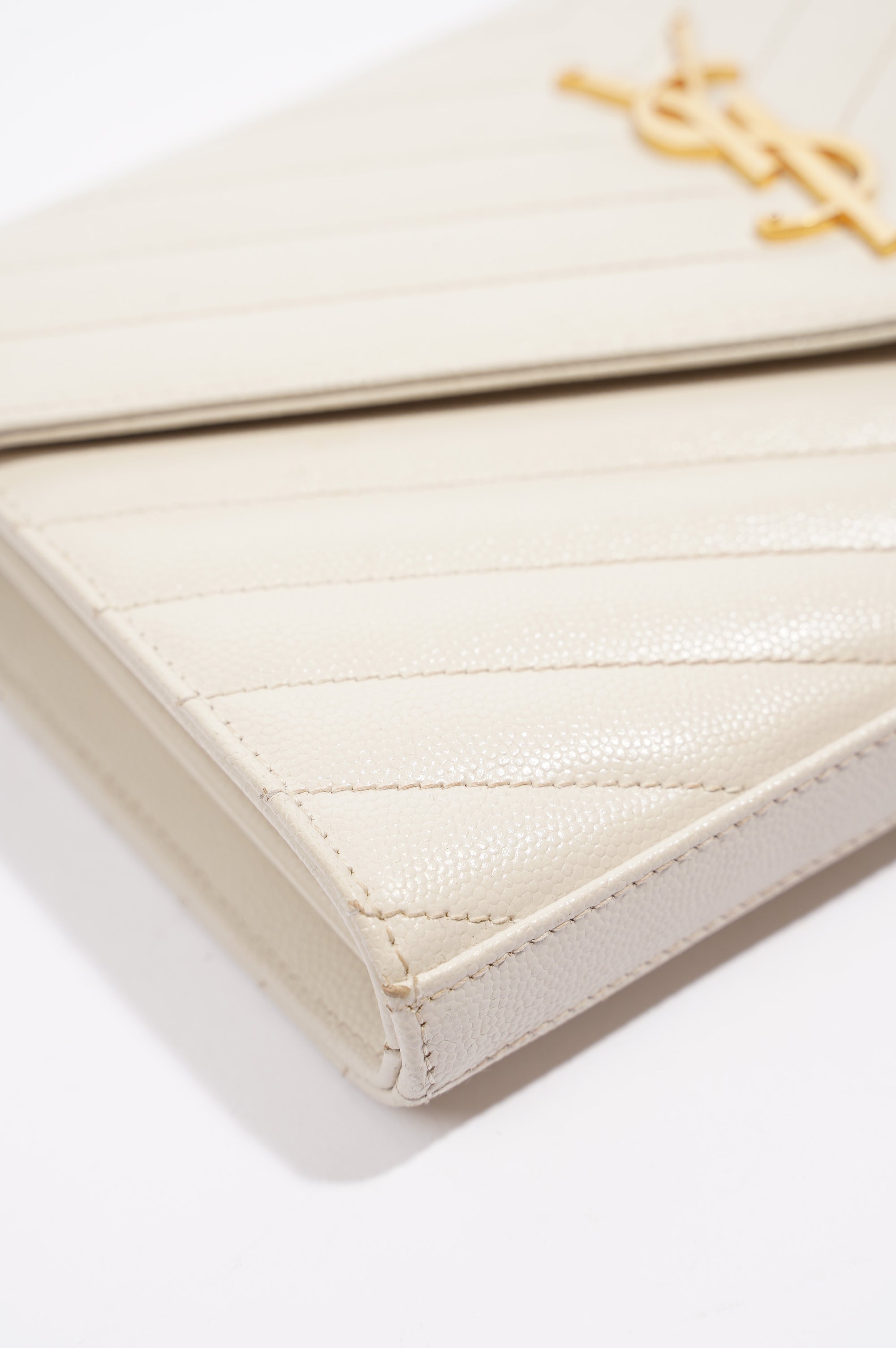 Saint Laurent Cassandra Chain Wallet White / Gold