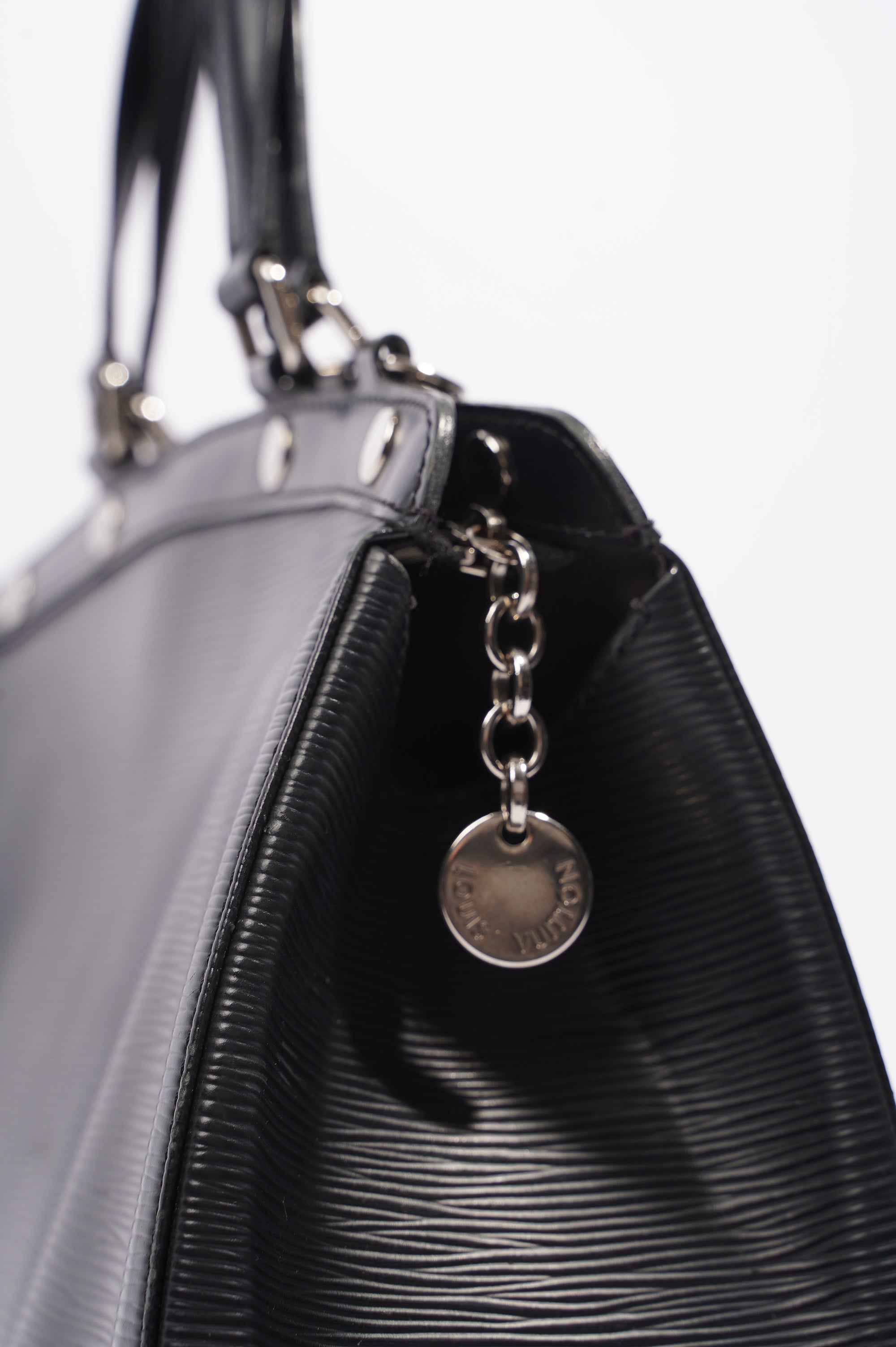 Louis Vuitton Womens Brea Black Epi Leather MM
