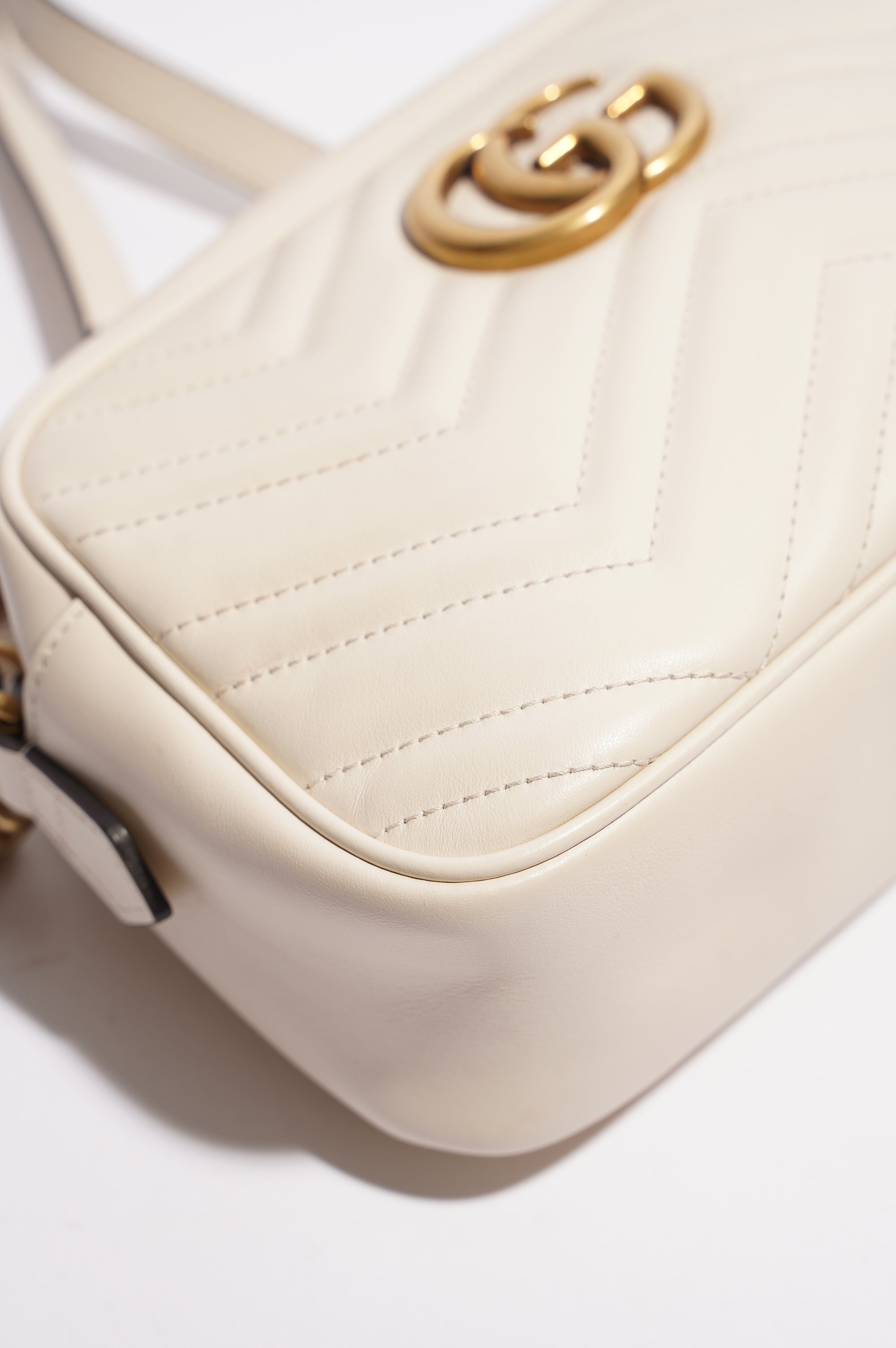 Gucci Womens Marmont Zip White Matelasse Small