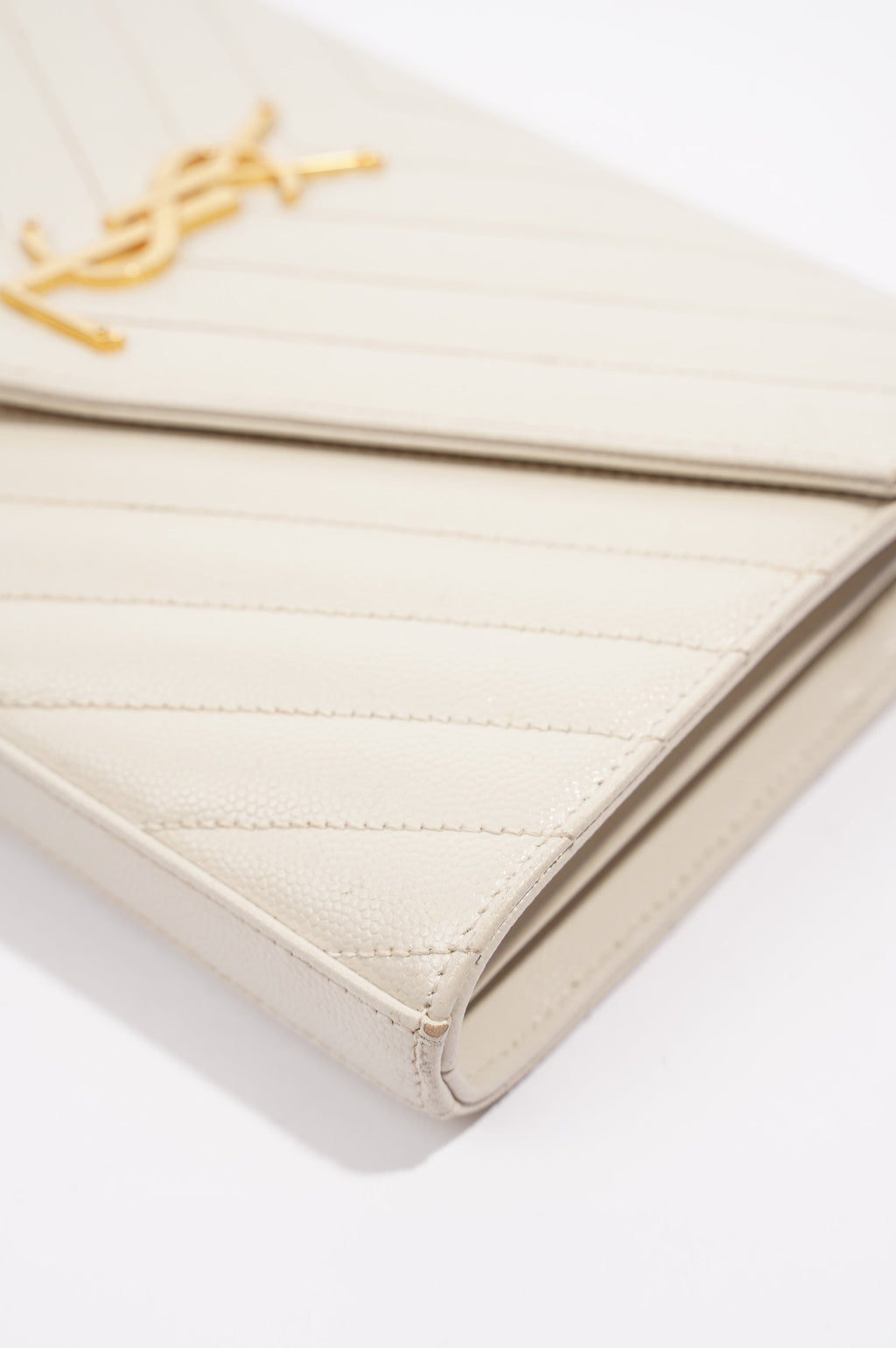 Saint Laurent Cassandra Chain Wallet White / Gold