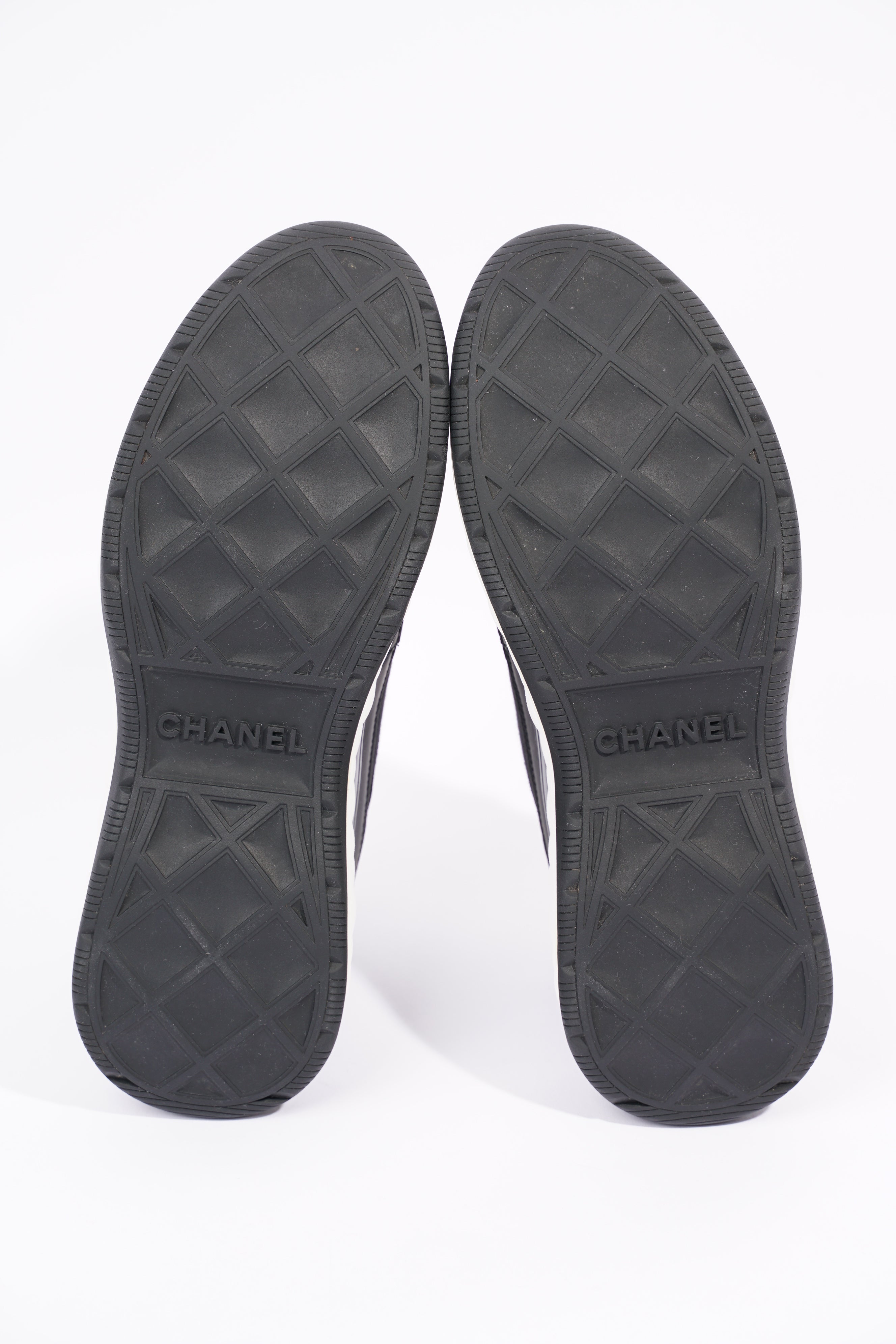 Chanel Womens CC Logo Black / White EU 41 / UK 8