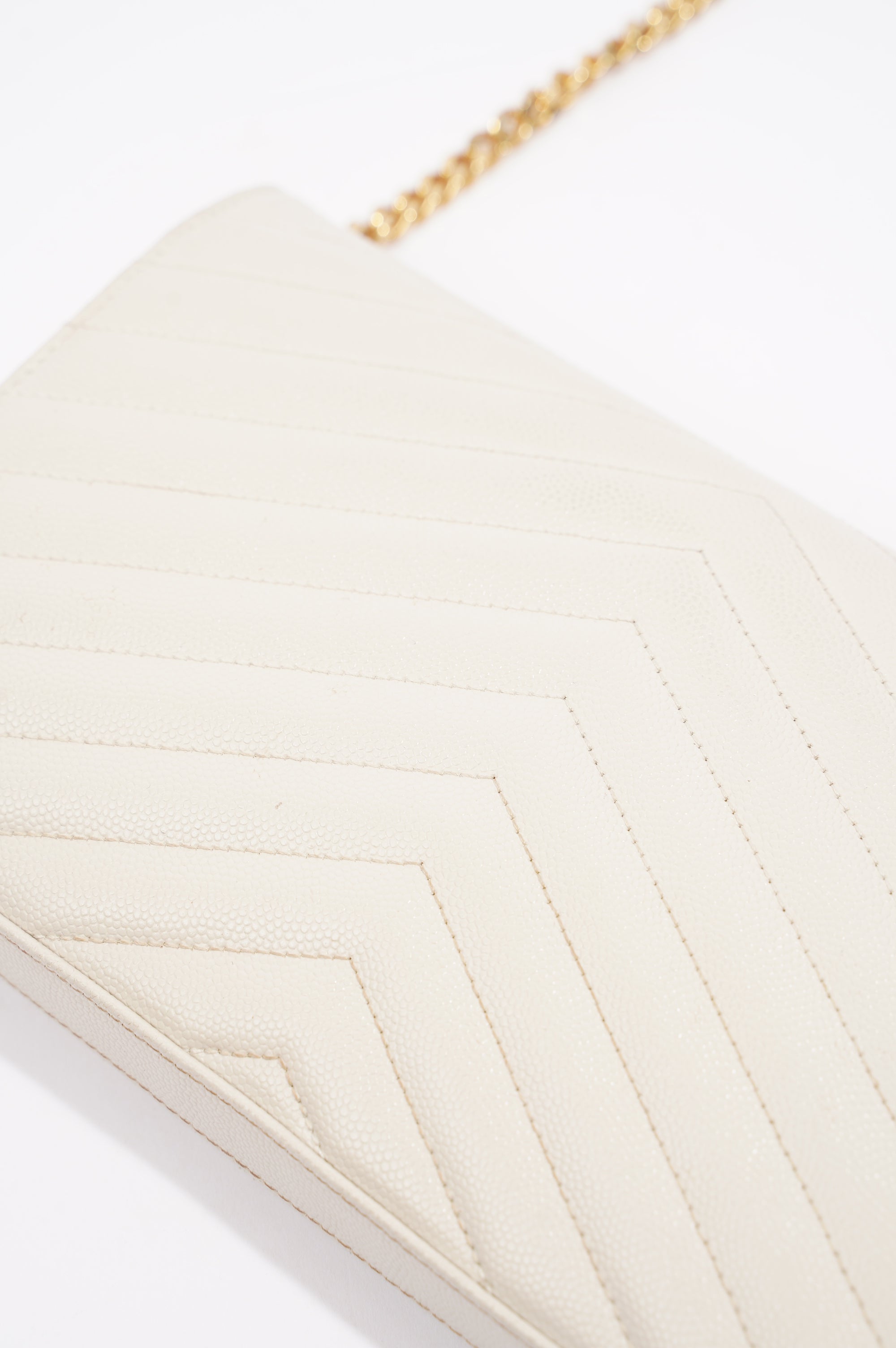 Saint Laurent Cassandra Chain Wallet White / Gold
