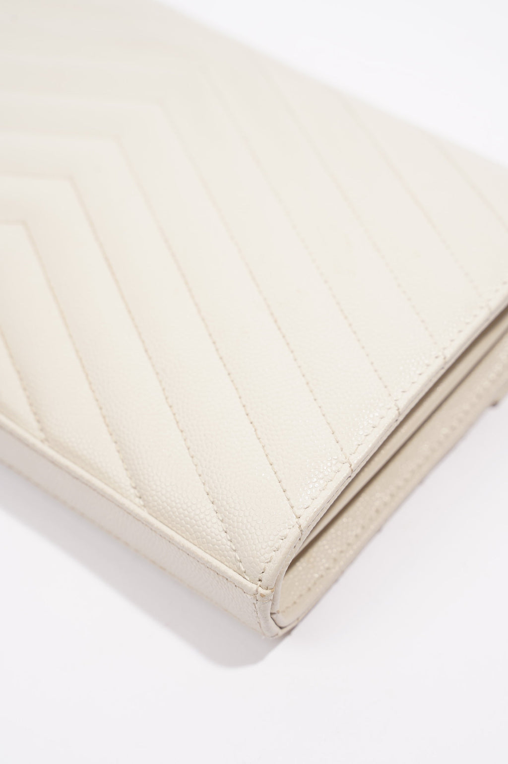 Saint Laurent Cassandra Chain Wallet White / Gold