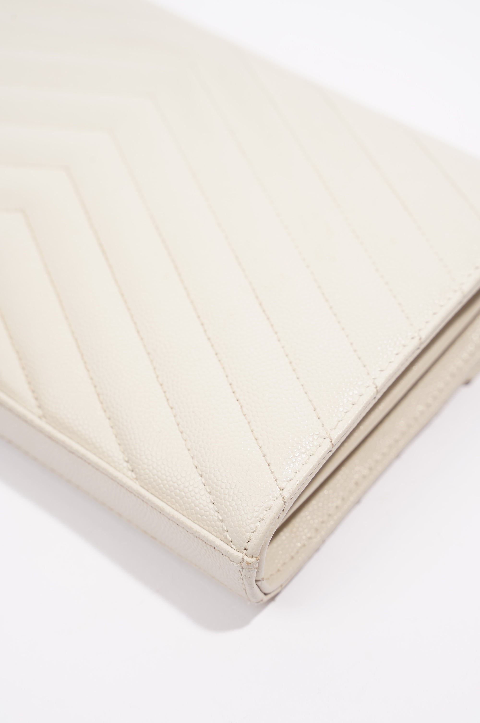 Saint Laurent Cassandra Chain Wallet White / Gold