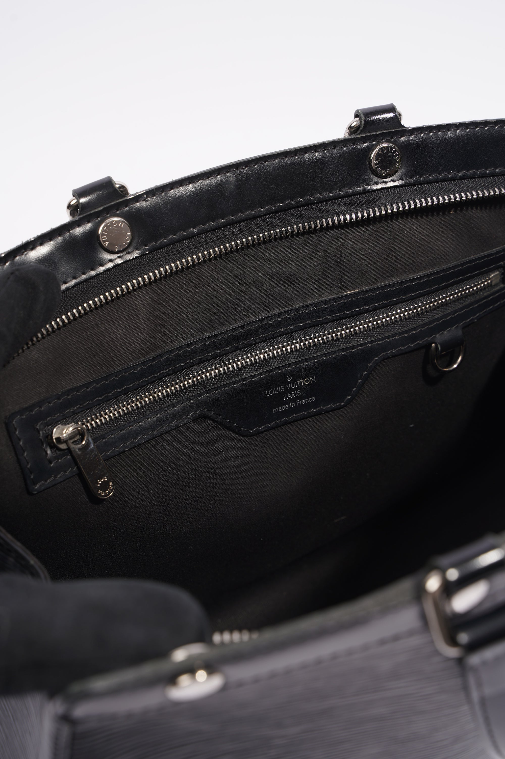 Louis Vuitton Womens Brea Black Epi Leather MM