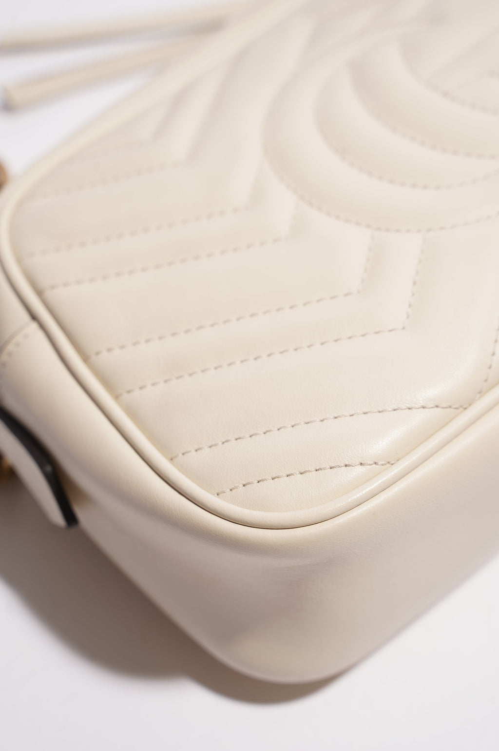 Gucci Womens Marmont Zip White Matelasse Small
