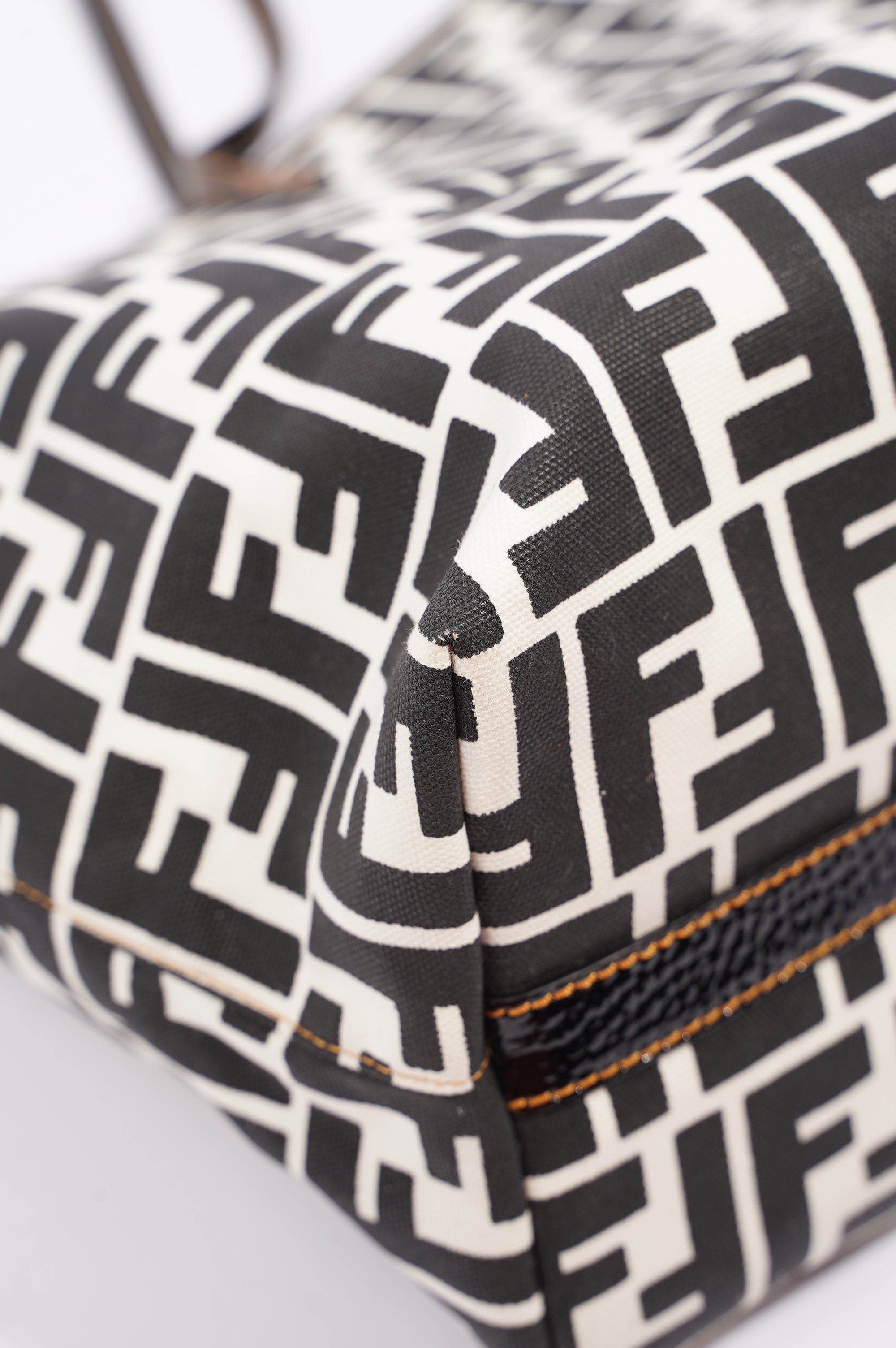 Fendi Womens Zucca Tote Bag Black / White