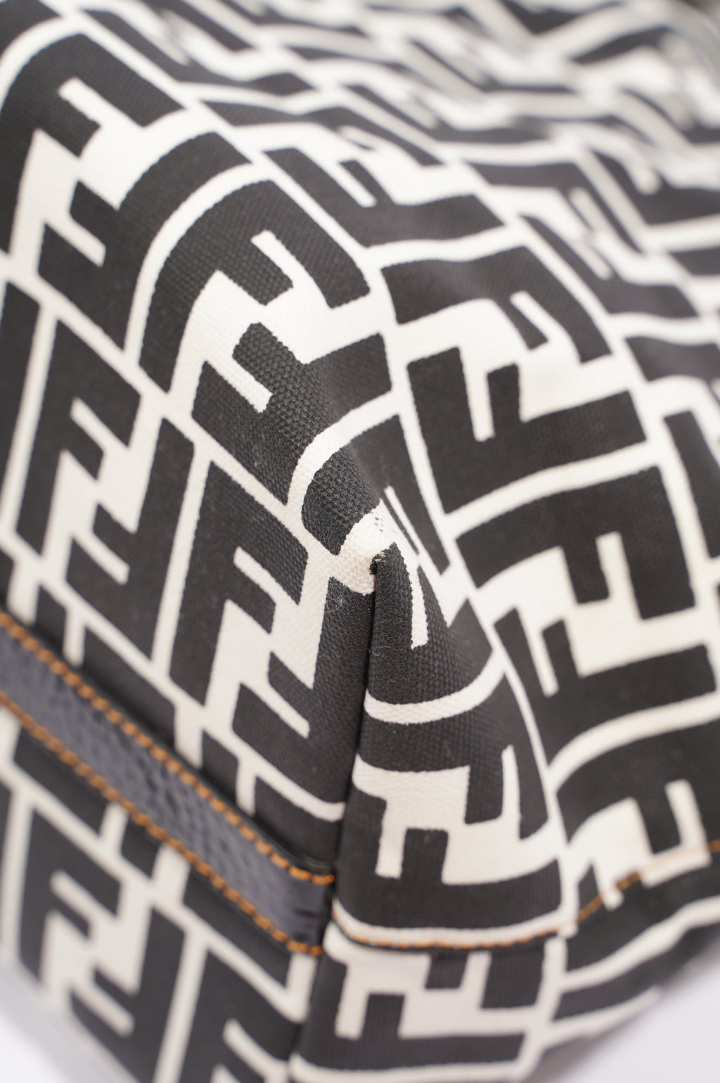 Fendi Womens Zucca Tote Bag Black / White