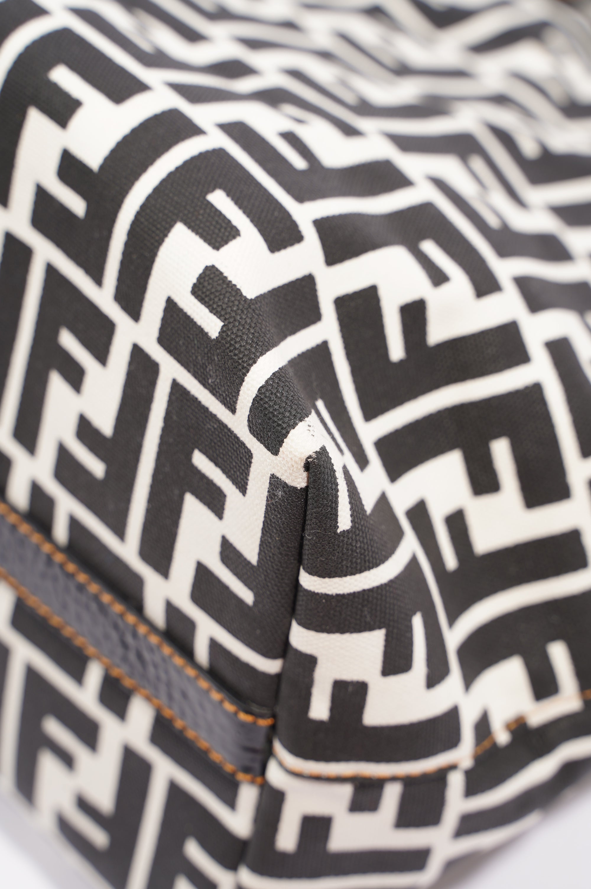 Fendi Womens Zucca Tote Bag Black / White